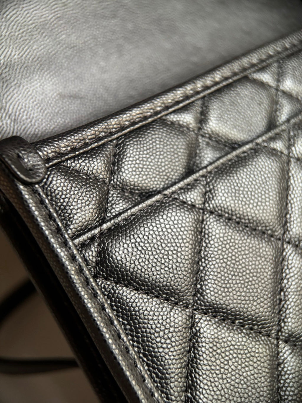 CHANEL-25B Affinity Duma golden/sliver