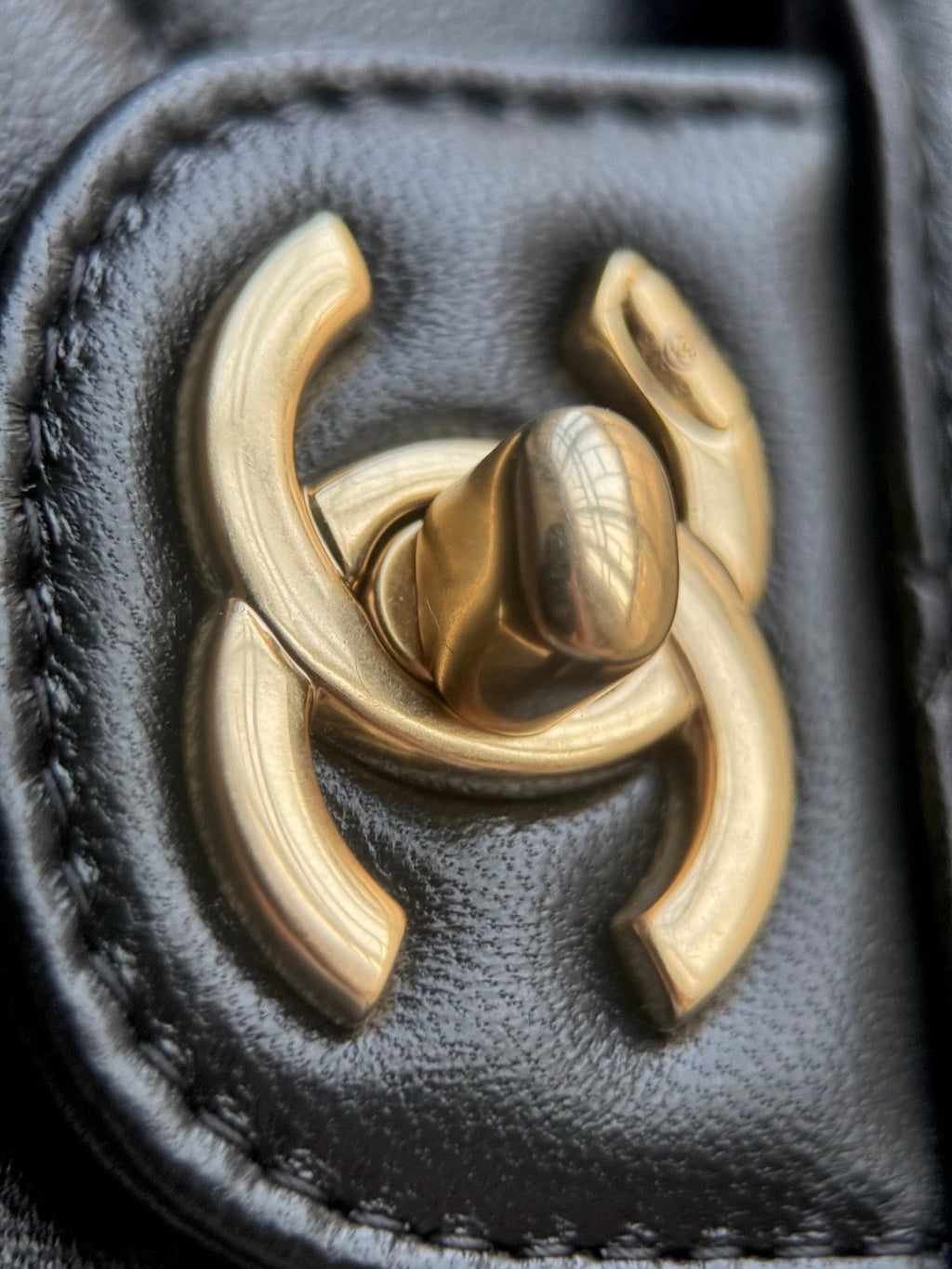 CHANEL-25B backpack golden/sliver