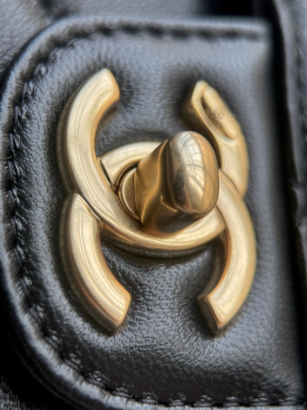 CHANEL-25B backpack golden/sliver