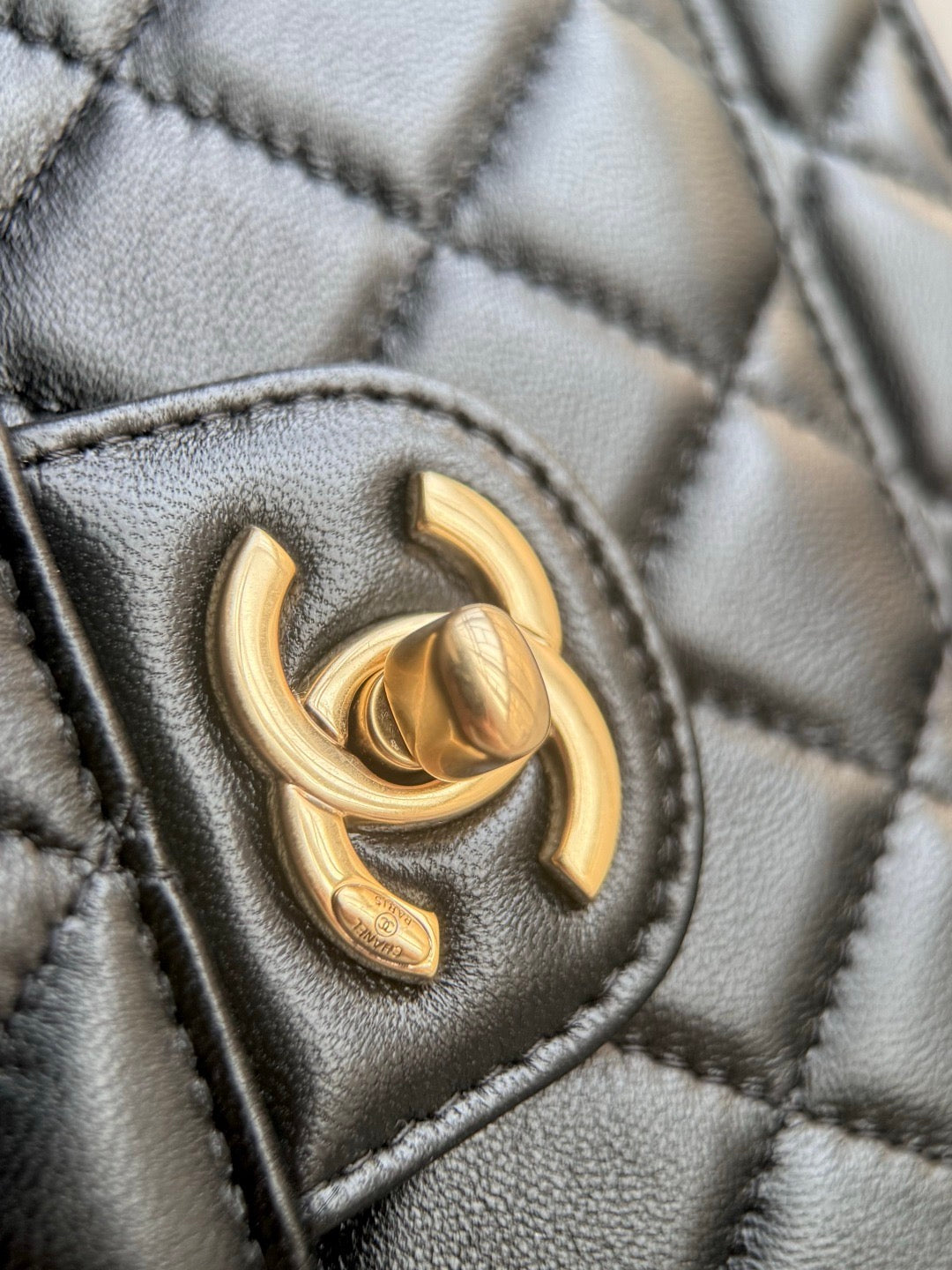 CHANEL-25B backpack golden/sliver