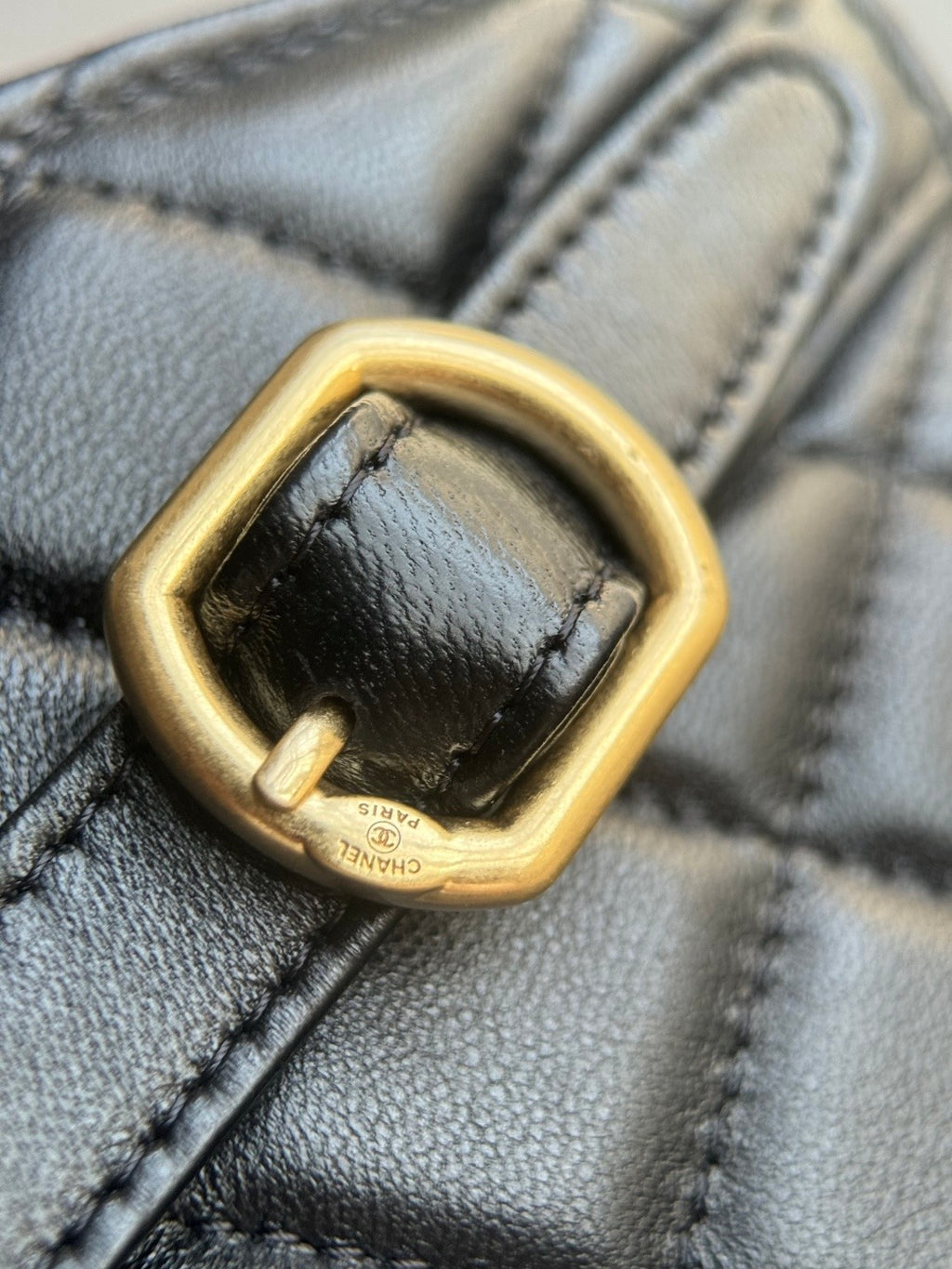 CHANEL-25B Affinity Duma golden/sliver