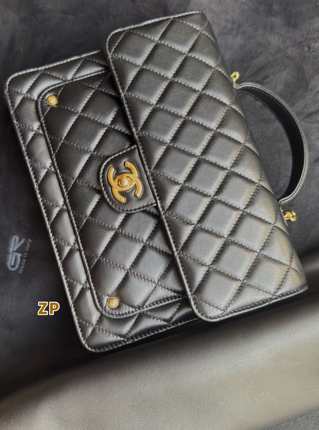 CHANEL-25B backpack golden/sliver