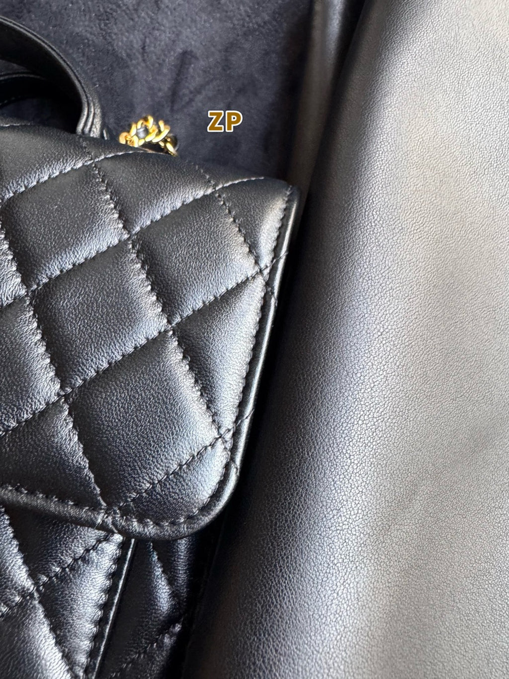 CHANEL-25B backpack golden/sliver