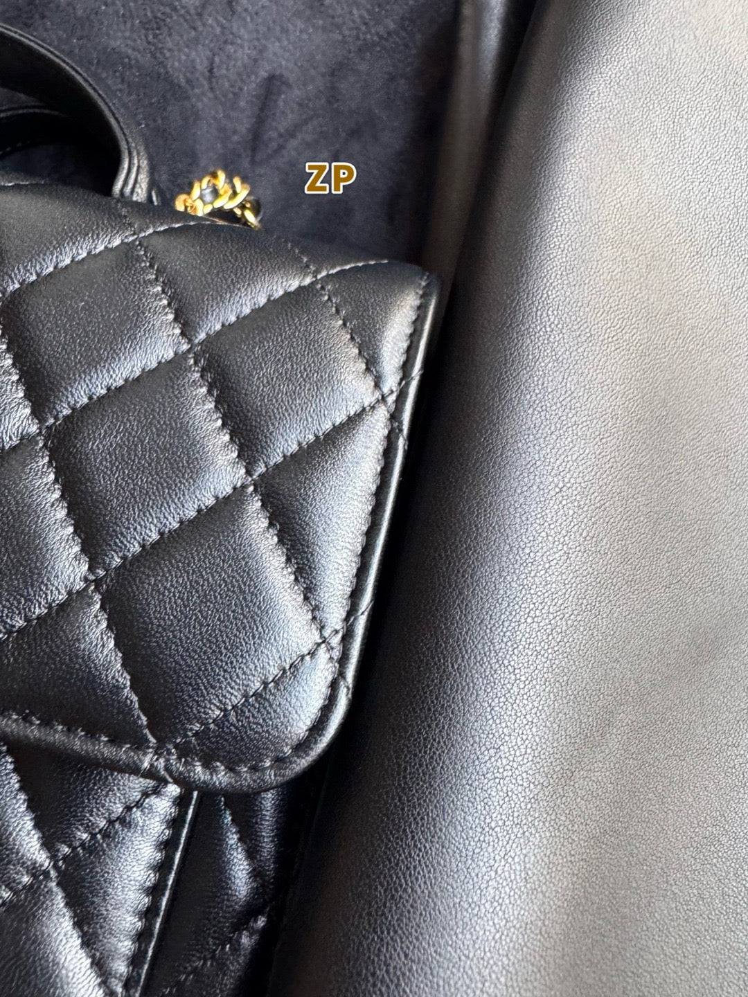 CHANEL-25B backpack golden/sliver