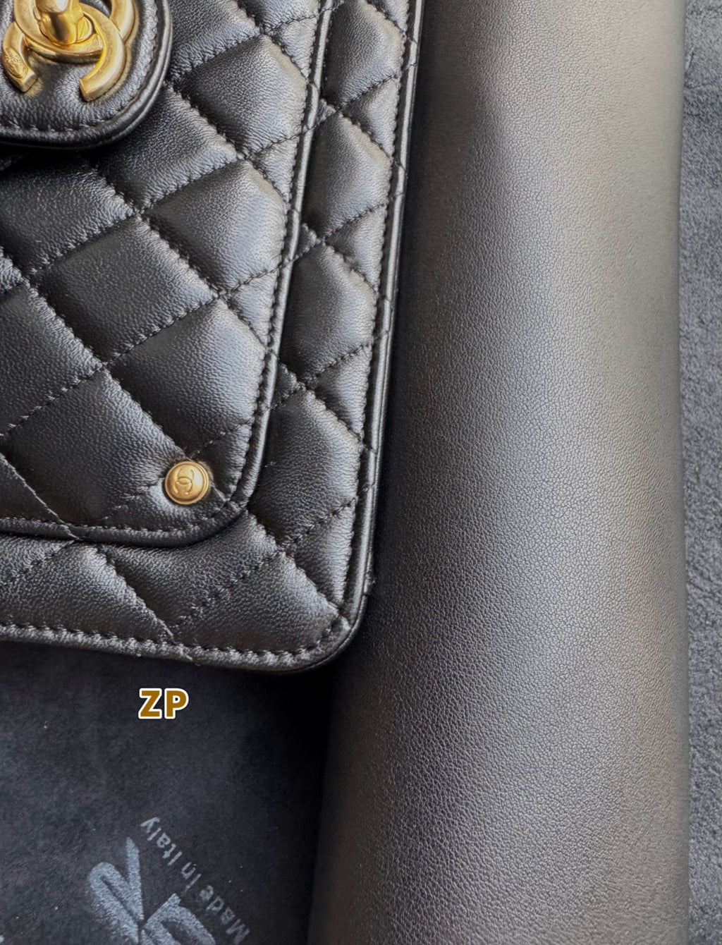 CHANEL-25B backpack golden/sliver