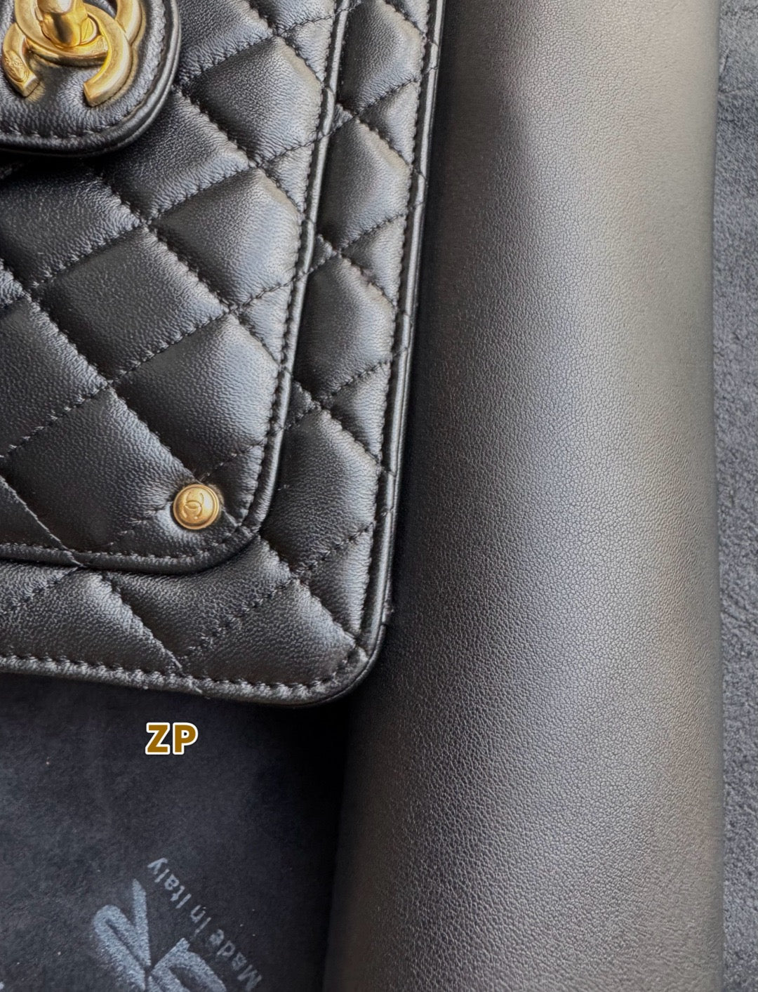 CHANEL-25B backpack golden/sliver