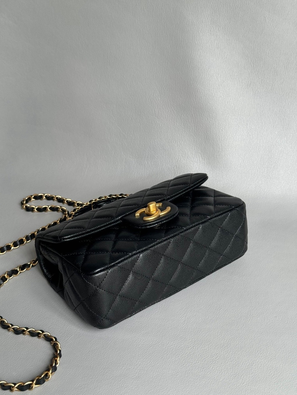 CHANEL-25B handle golden/sliver