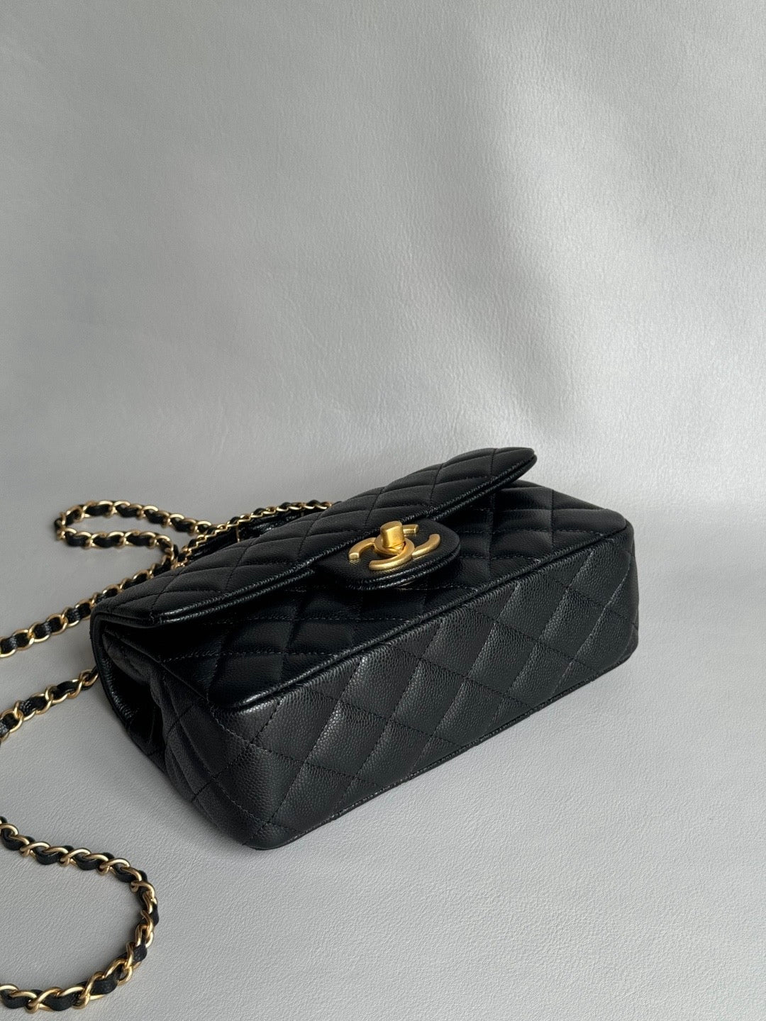 CHANEL-25B handle golden/sliver