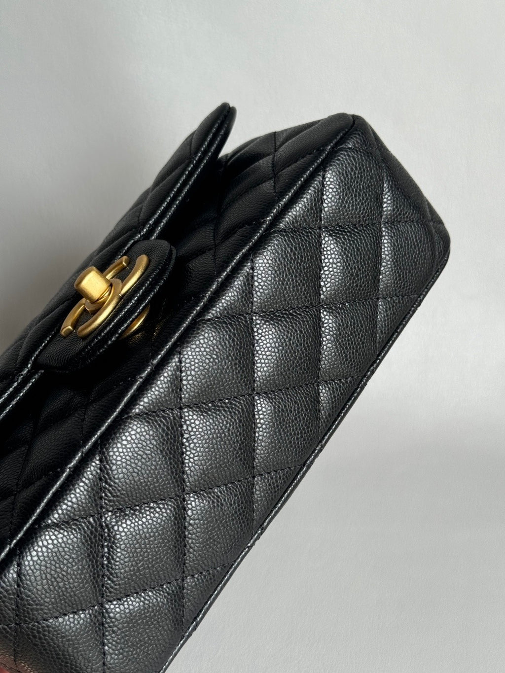 CHANEL-25B handle golden/sliver