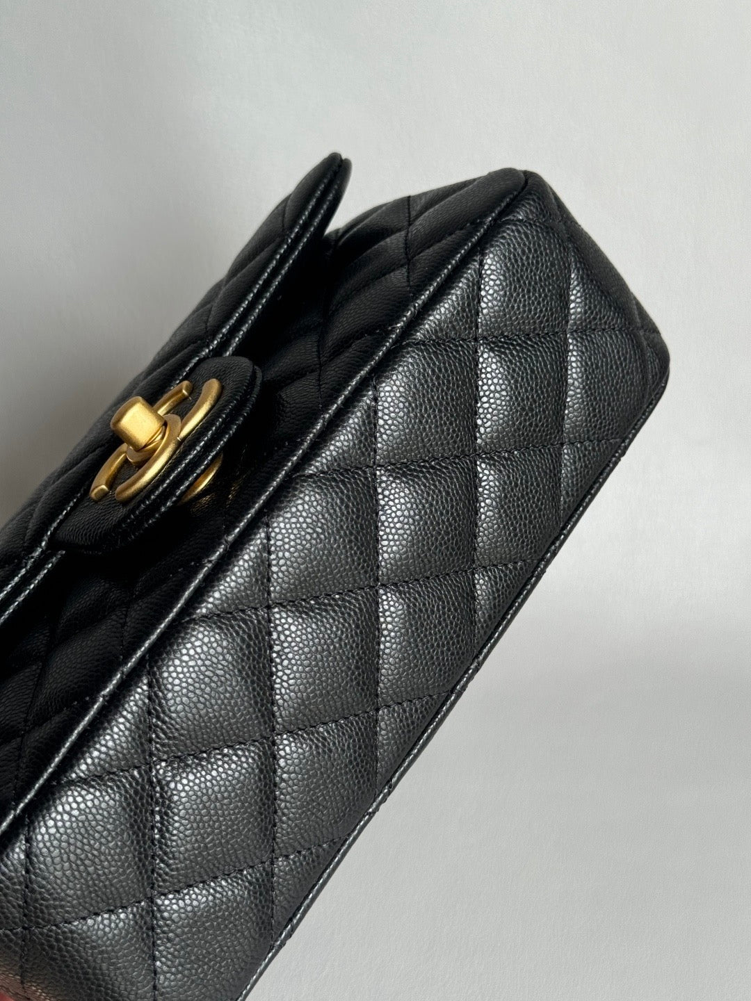 CHANEL-25B handle golden/sliver