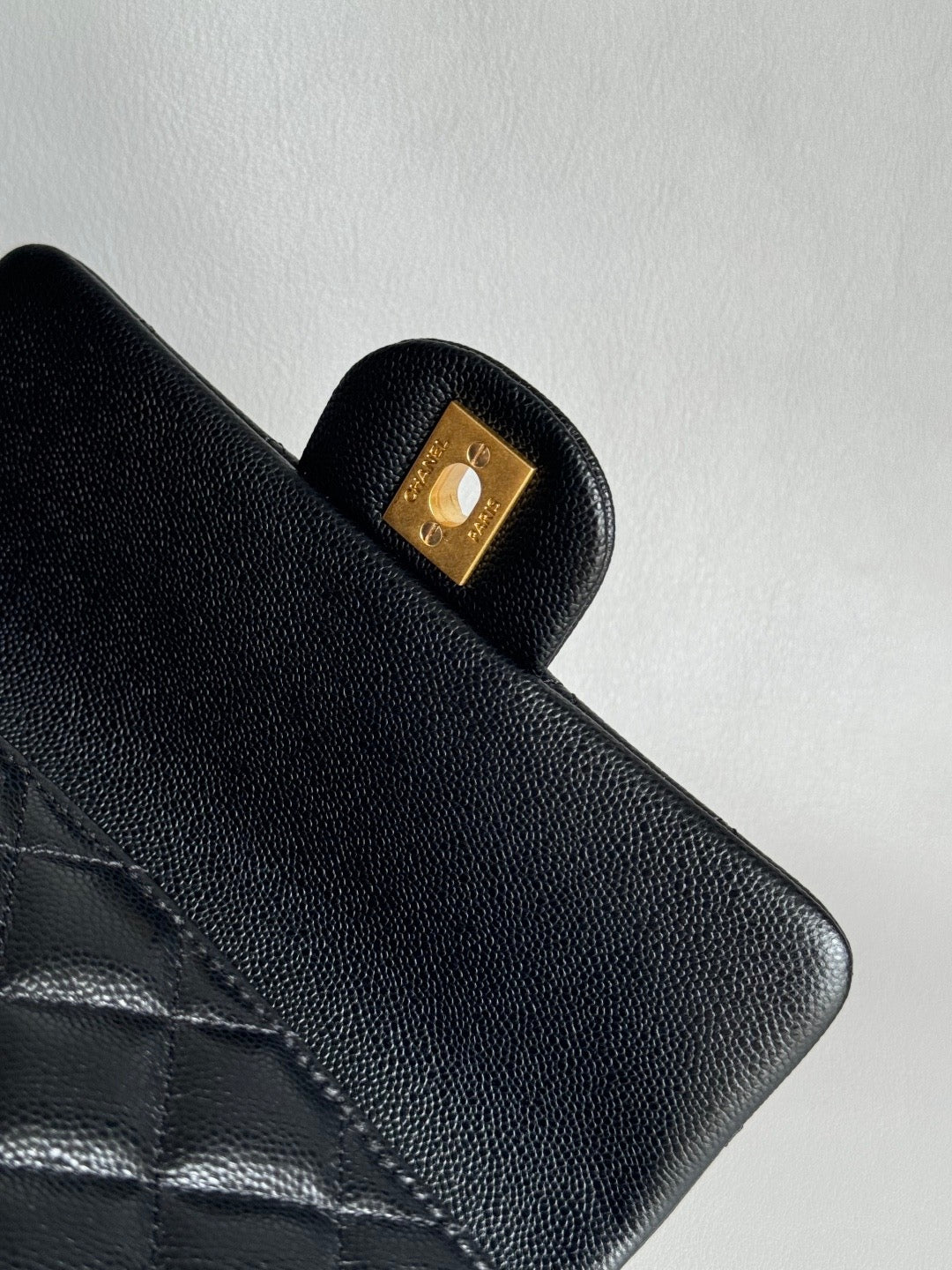 CHANEL-25B handle golden/sliver