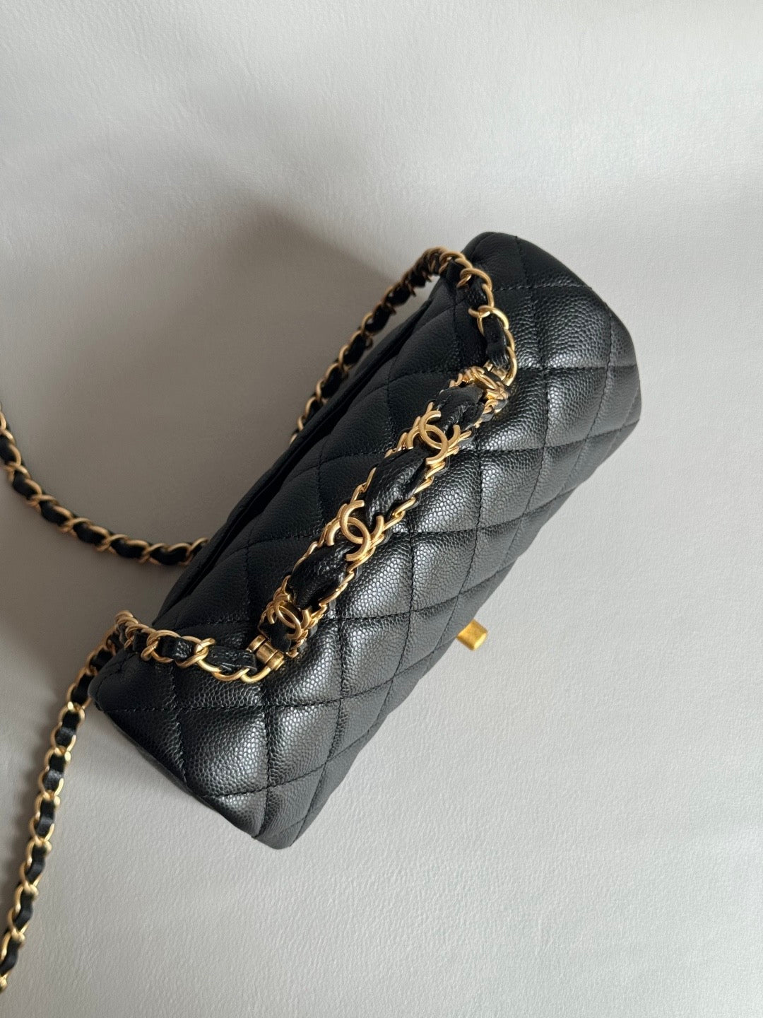 CHANEL-25B handle golden/sliver