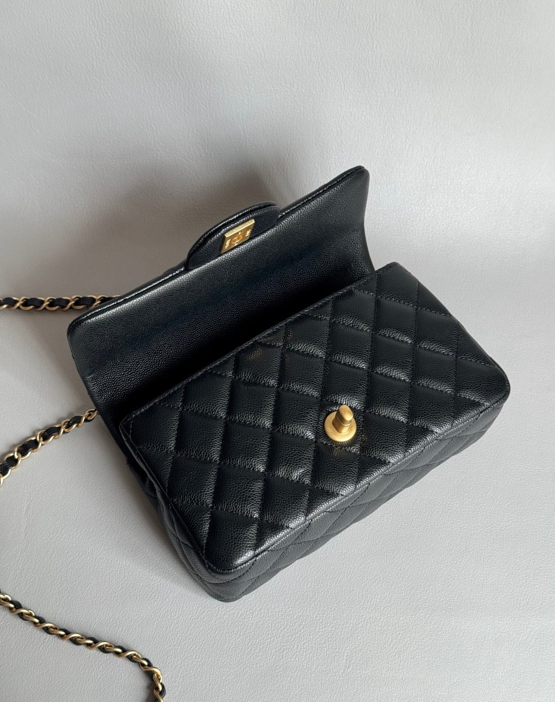 CHANEL-25B handle golden/sliver