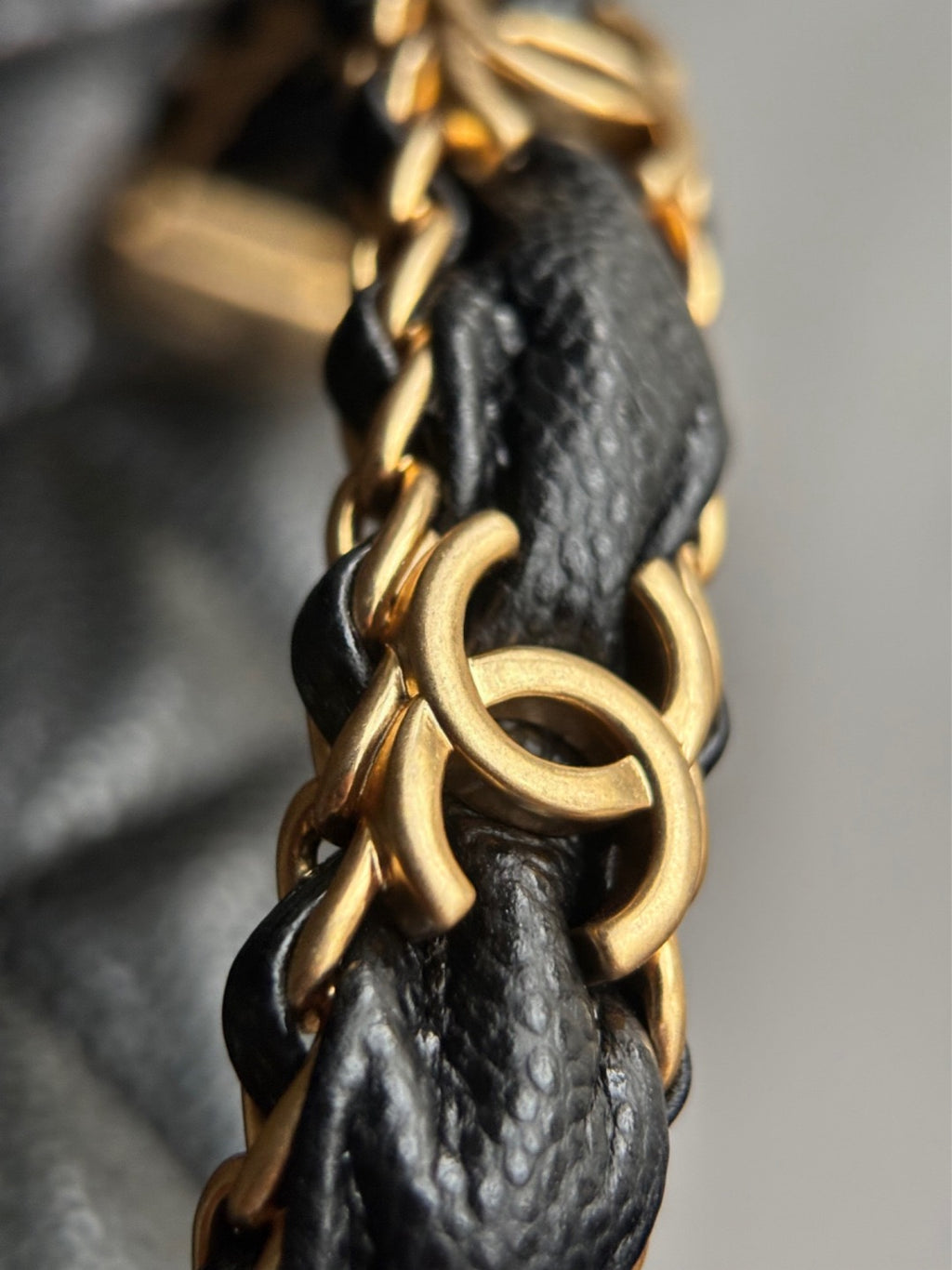 CHANEL-25B handle golden/sliver