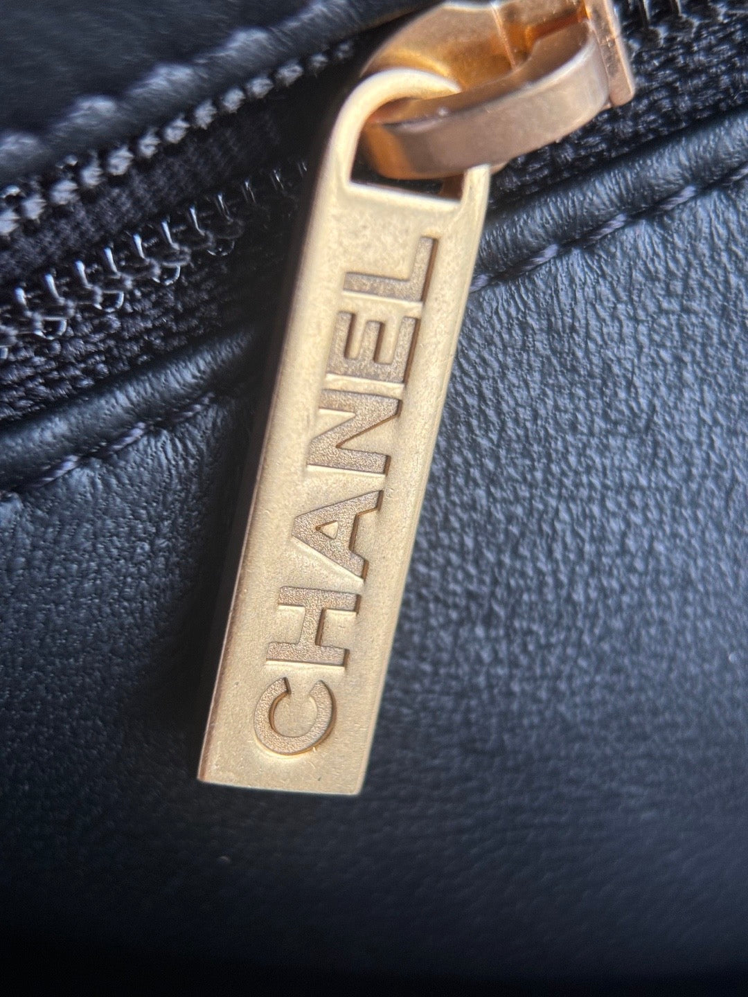 CHANEL-25A Kelly in Calfskin golden/sliver