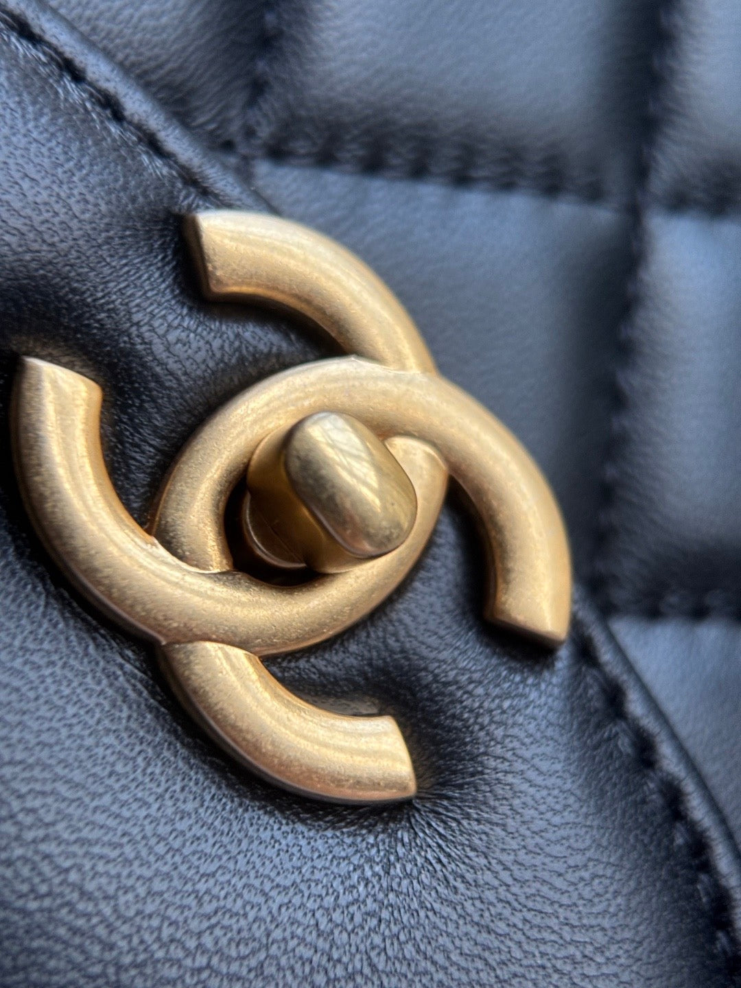 CHANEL-25A Kelly in Calfskin golden/sliver