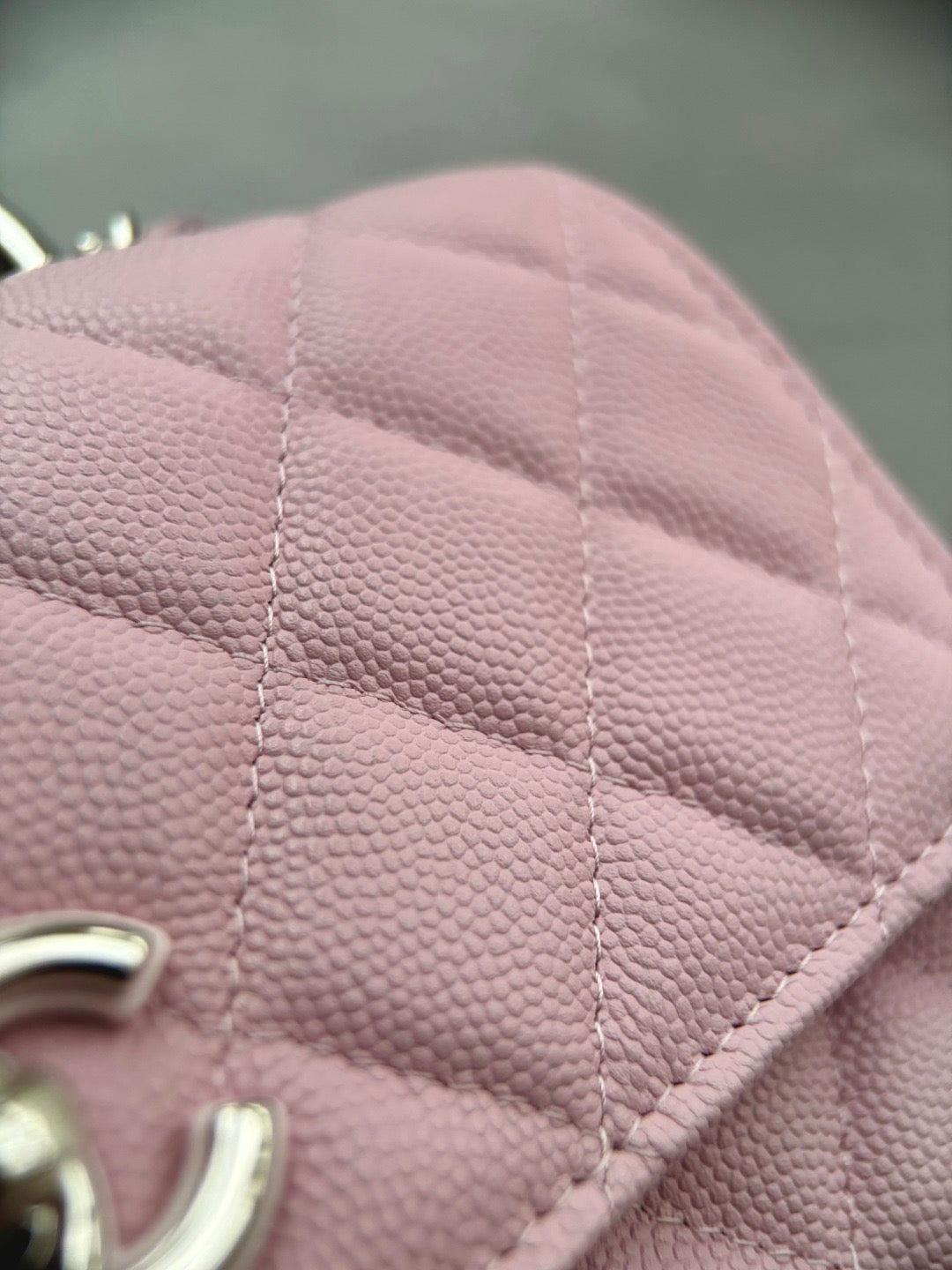 CHANEL-25PFaux Crocodile Wallet golden/sliver