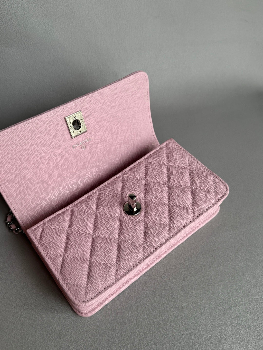 CHANEL-25PFaux Crocodile Wallet golden/sliver