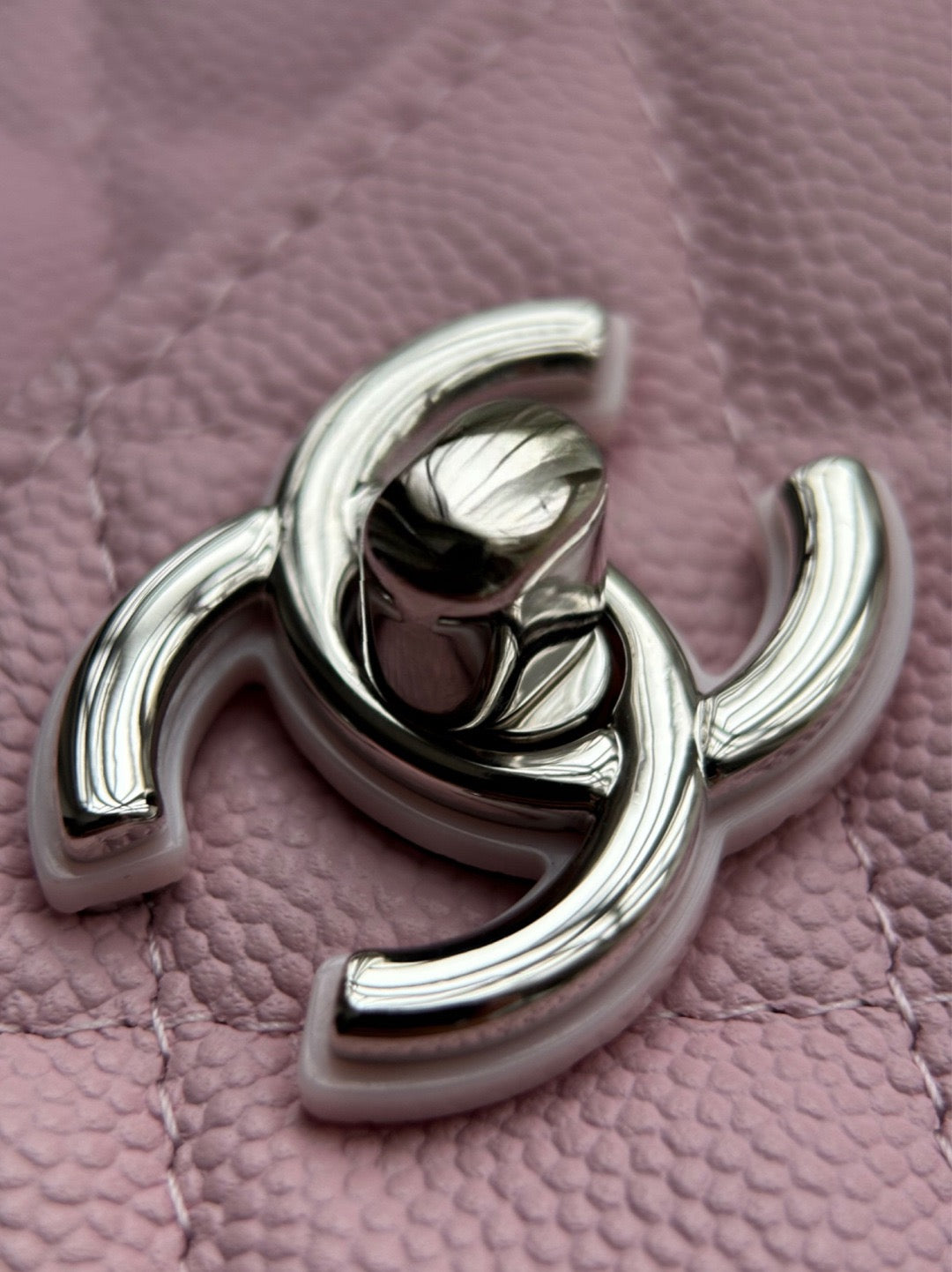 CHANEL-25PFaux Crocodile Wallet golden/sliver