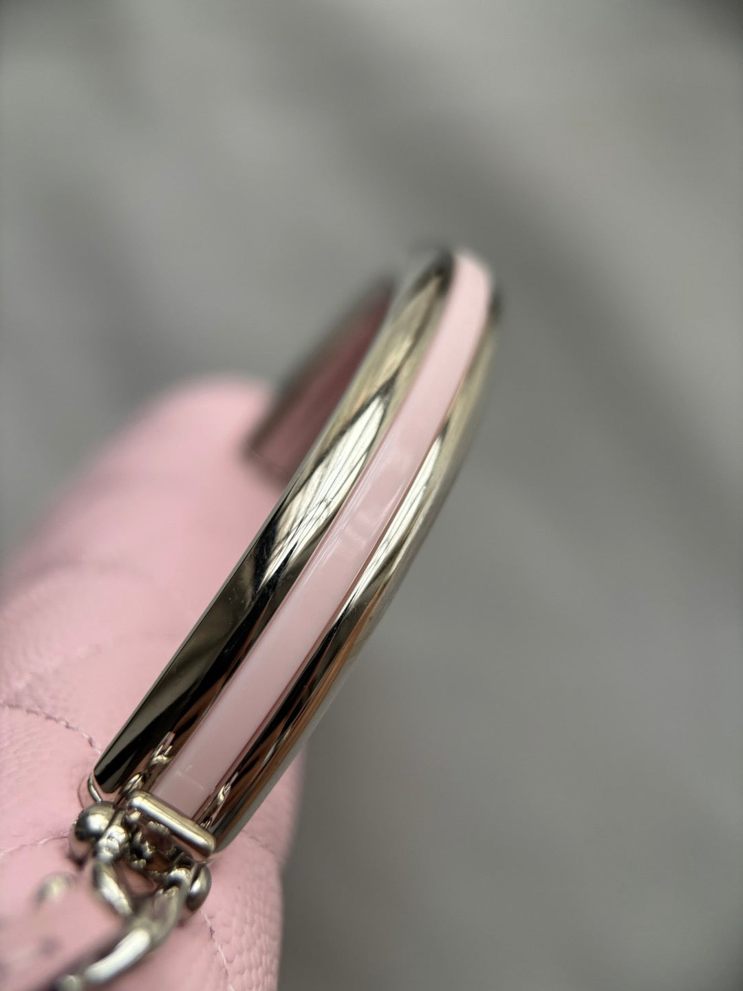 CHANEL-25PFaux Crocodile Wallet golden/sliver