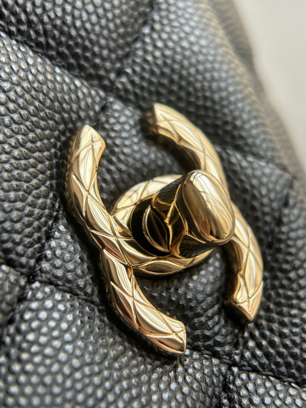 CHANEL-25S Crush Handle  golden/sliver