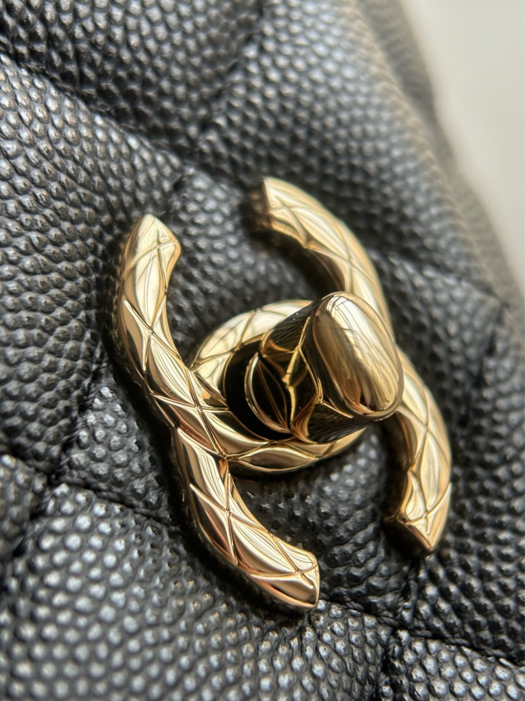 CHANEL-25S Crush Handle  golden/sliver