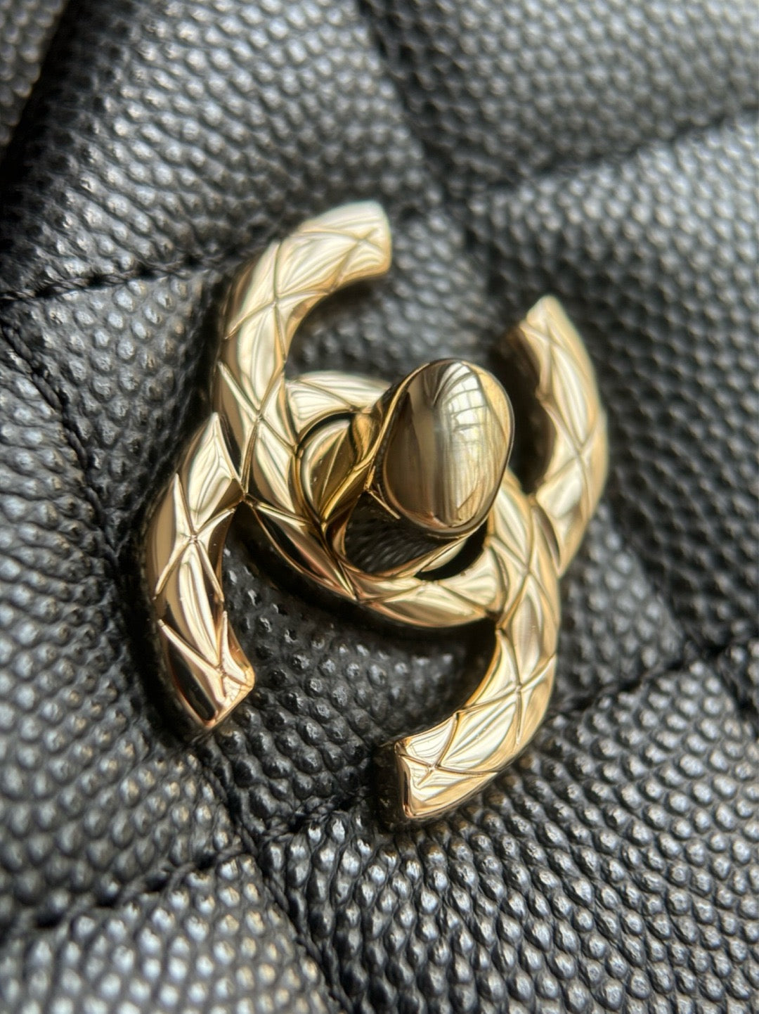 CHANEL-25S Crush Handle  golden/sliver