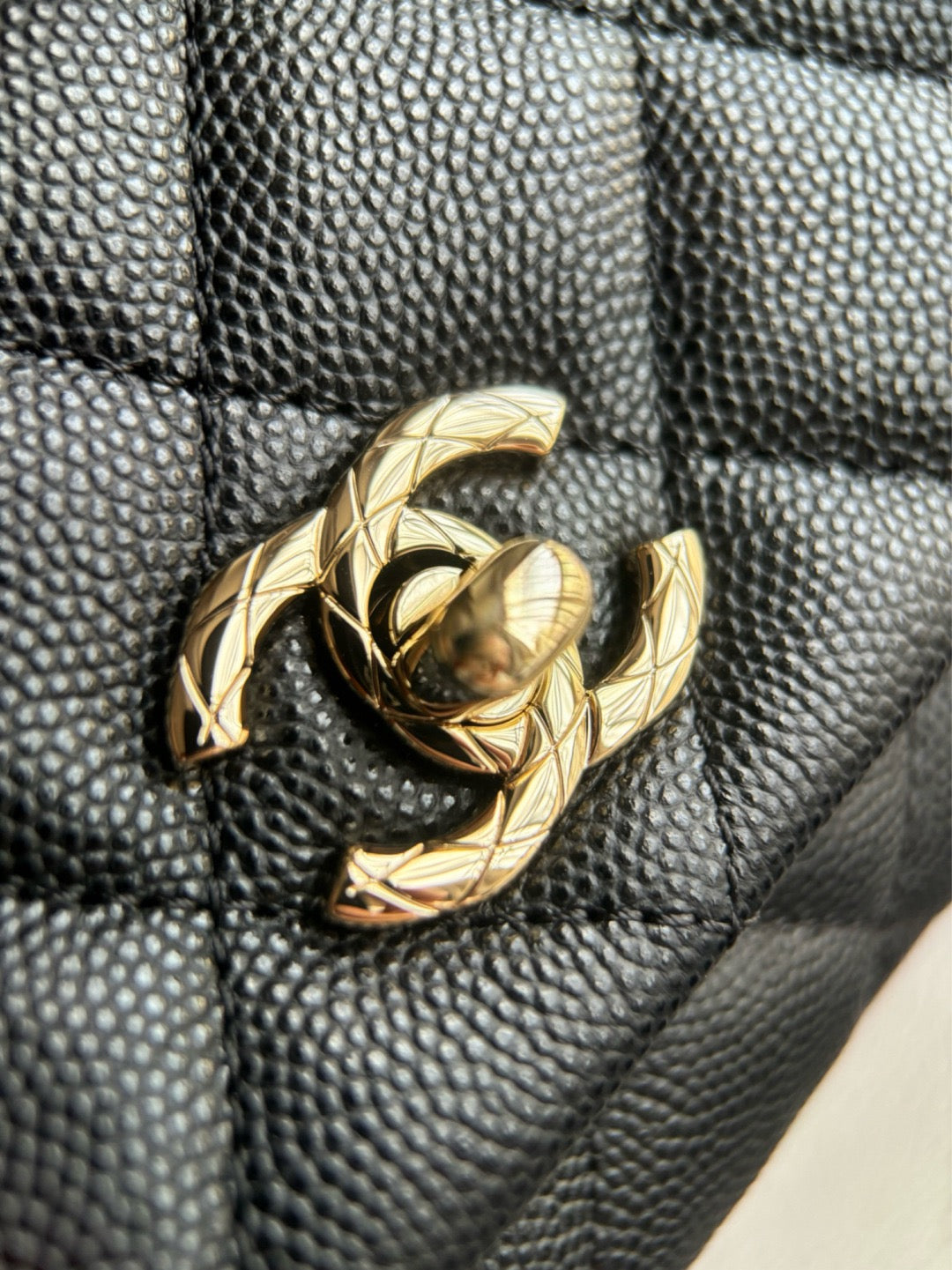 CHANEL-25S Crush Handle  golden/sliver