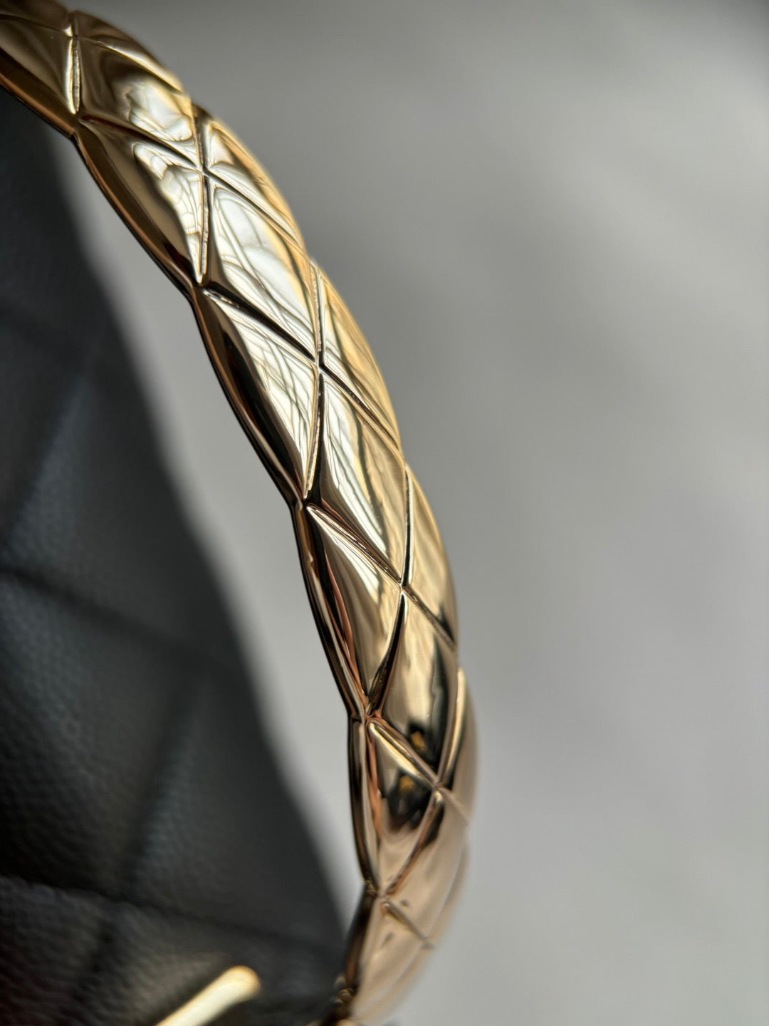 CHANEL-25S Crush Handle  golden/sliver