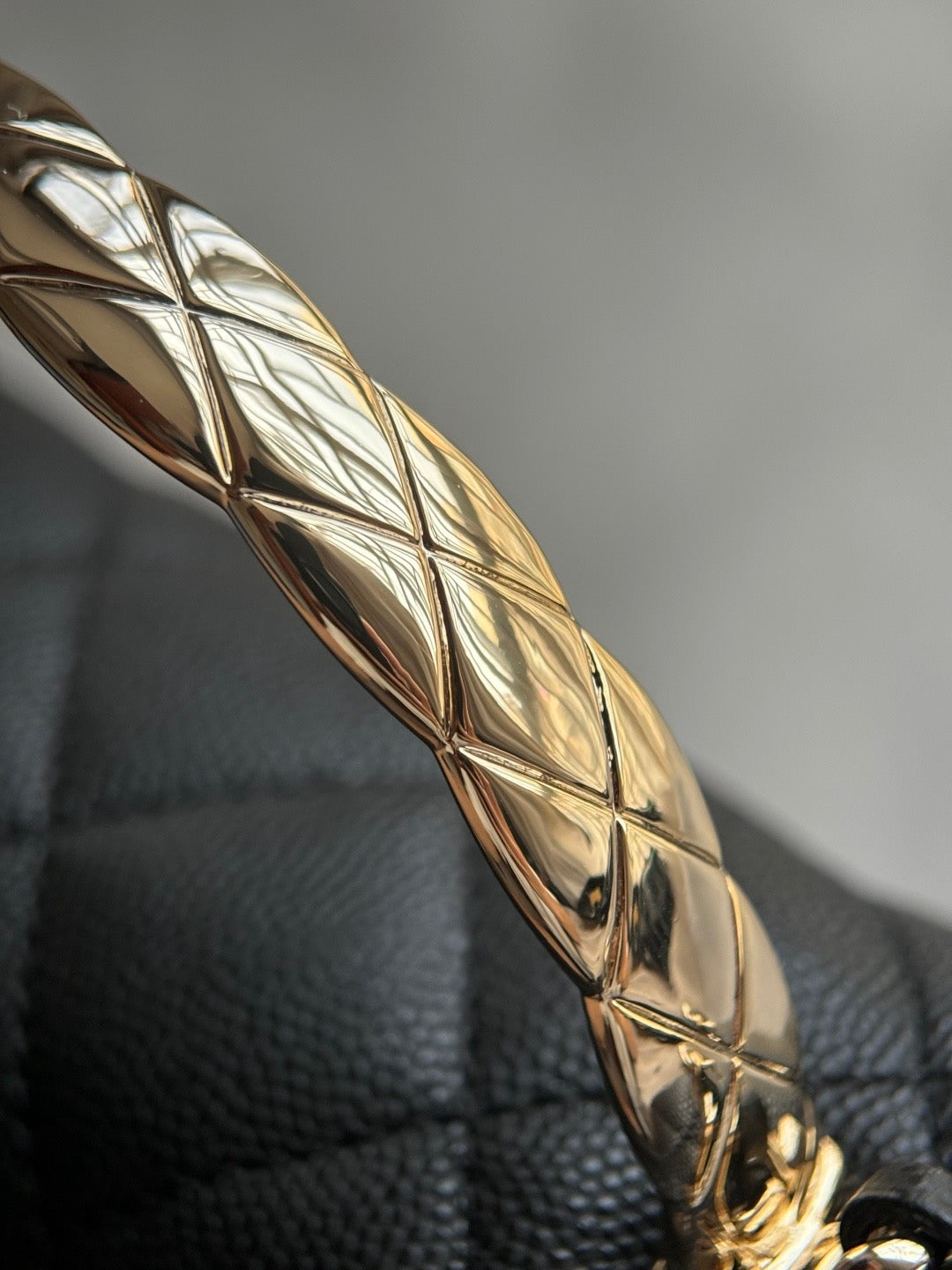 CHANEL-25S Crush Handle  golden/sliver