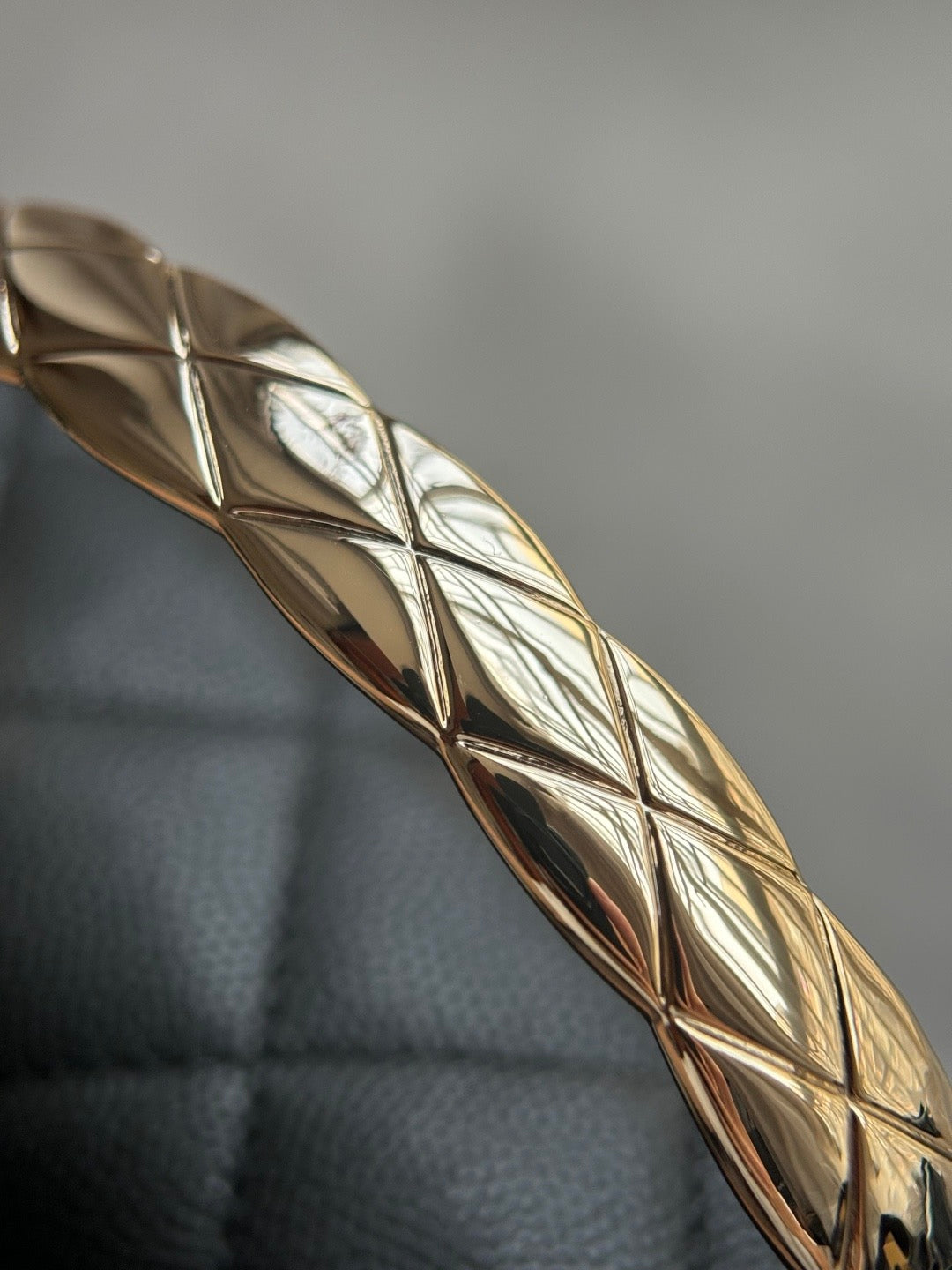 CHANEL-25S Crush Handle  golden/sliver