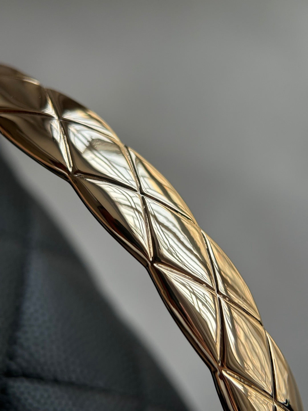 CHANEL-25S Crush Handle  golden/sliver