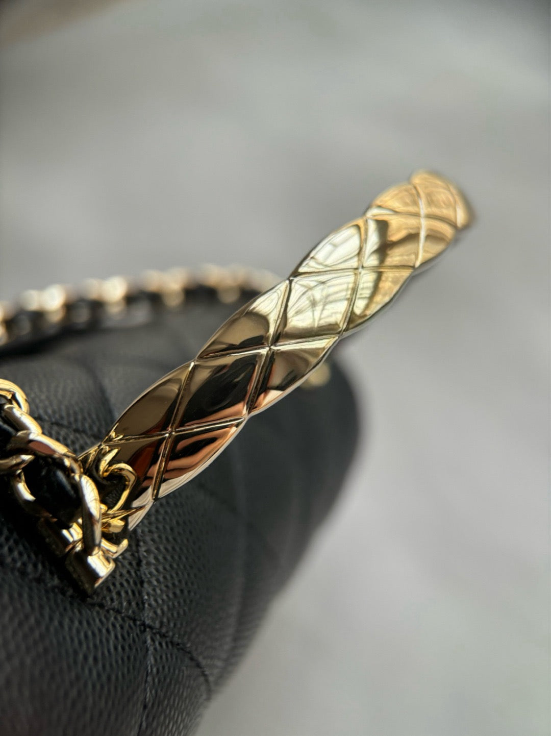 CHANEL-25S Crush Handle  golden/sliver