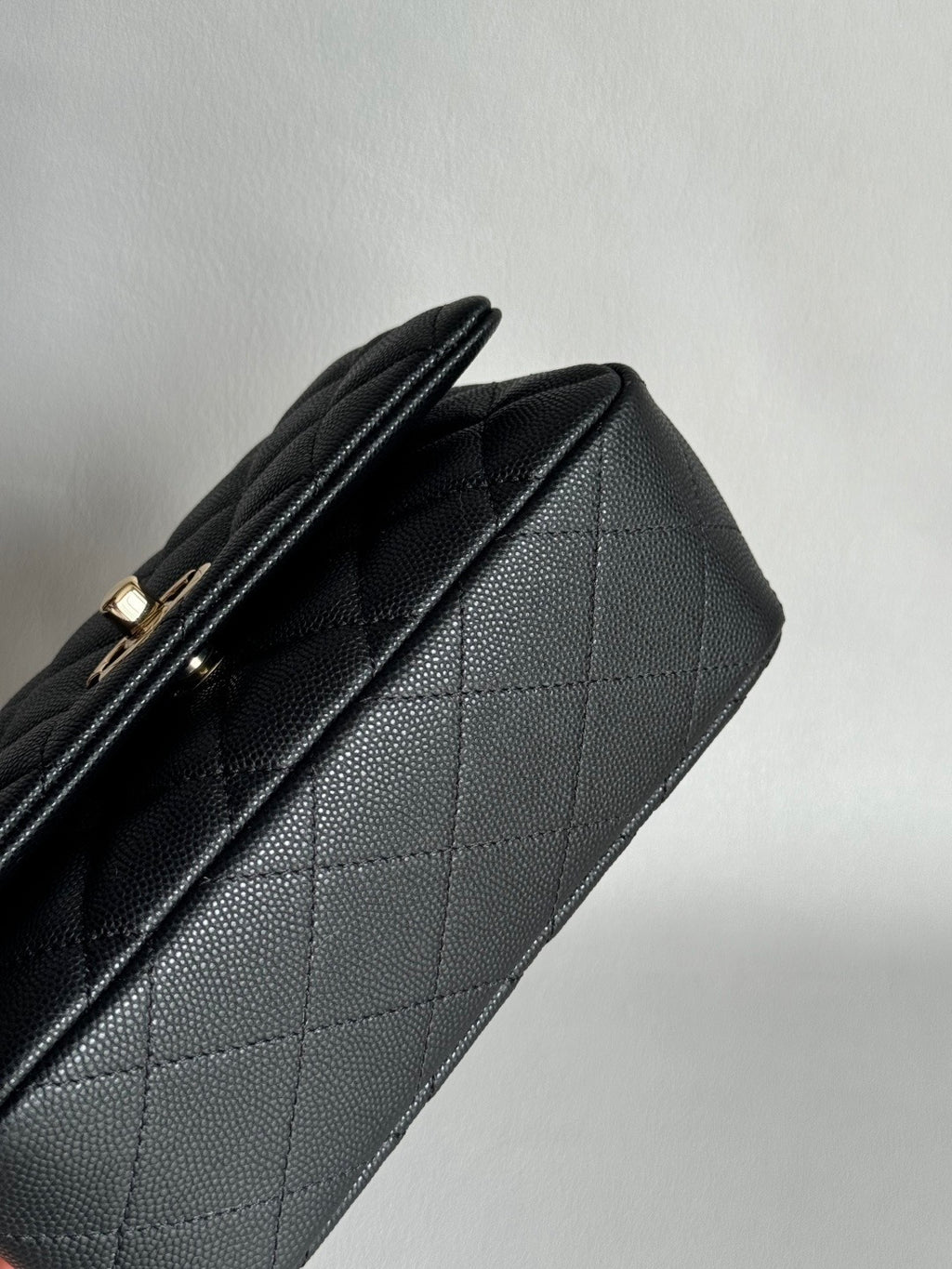 CHANEL-25S Crush Handle  golden/sliver