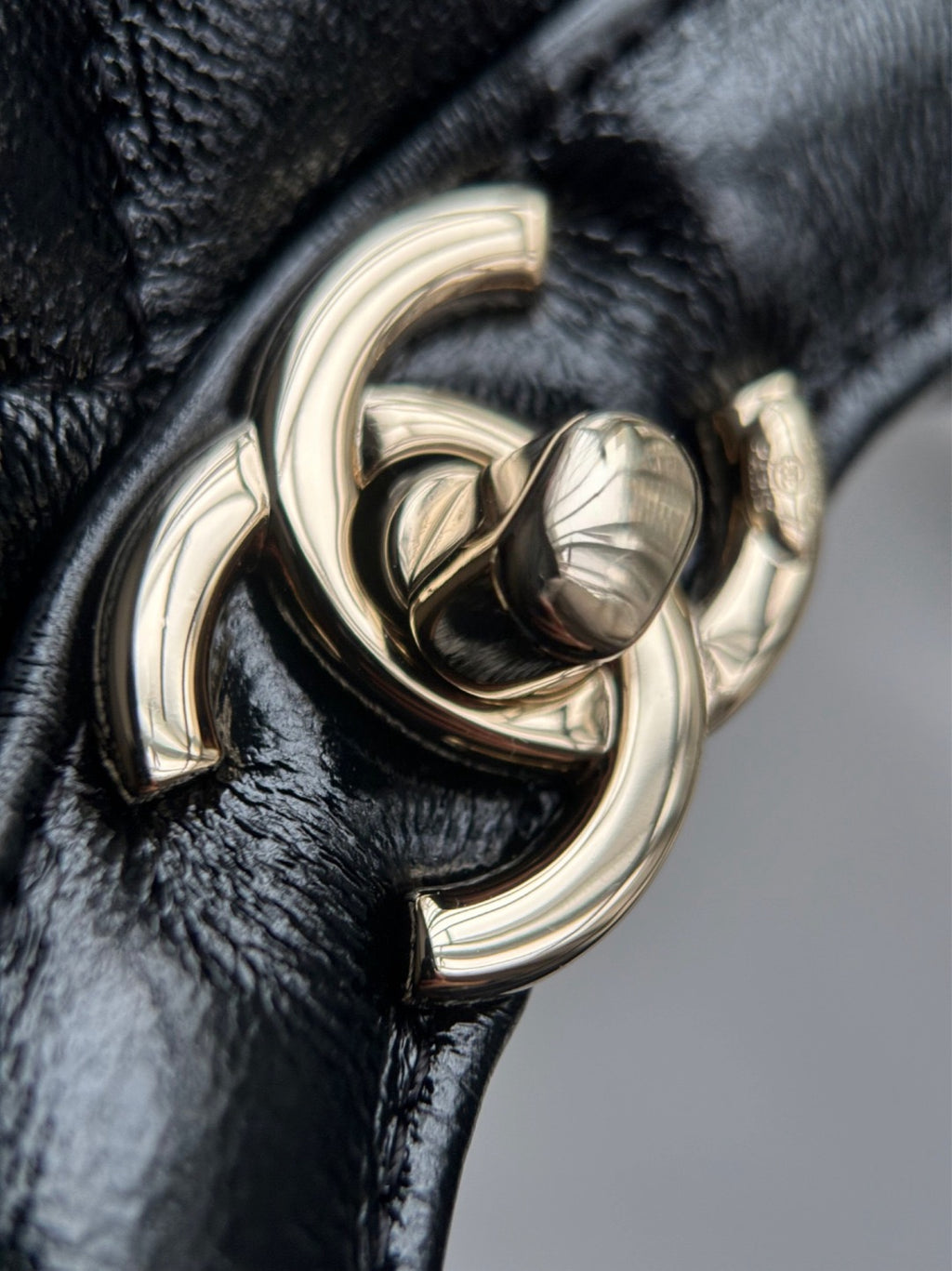 CHANEL-25P 31bag golden/sliver