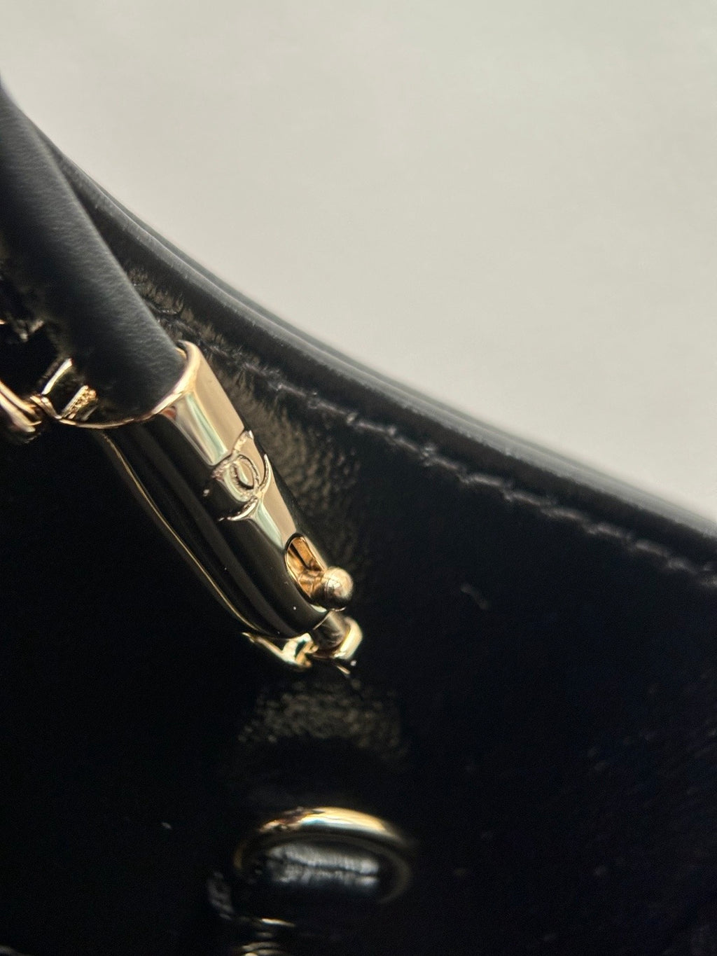 CHANEL-25P 31bag golden/sliver