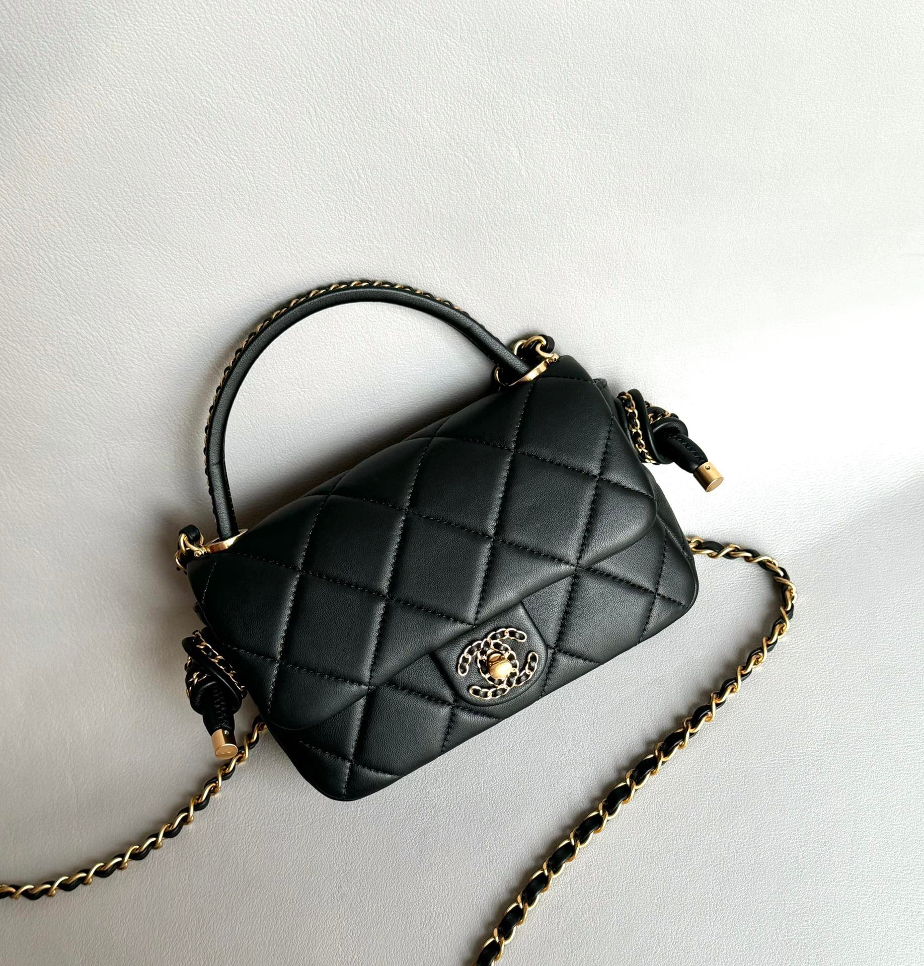 CHANEL-25C Tied handle bag golden/sliver