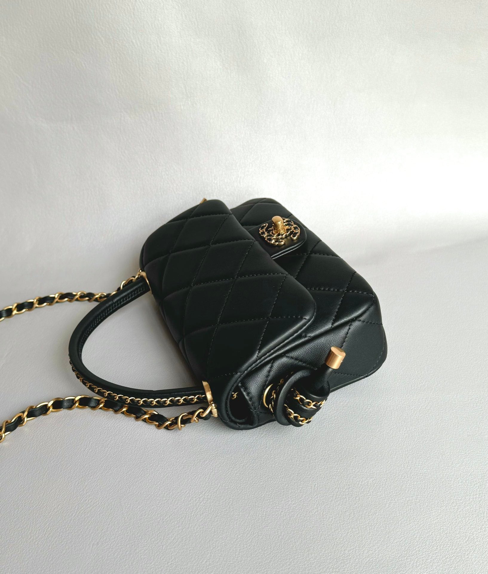 CHANEL-25C Tied handle bag golden/sliver