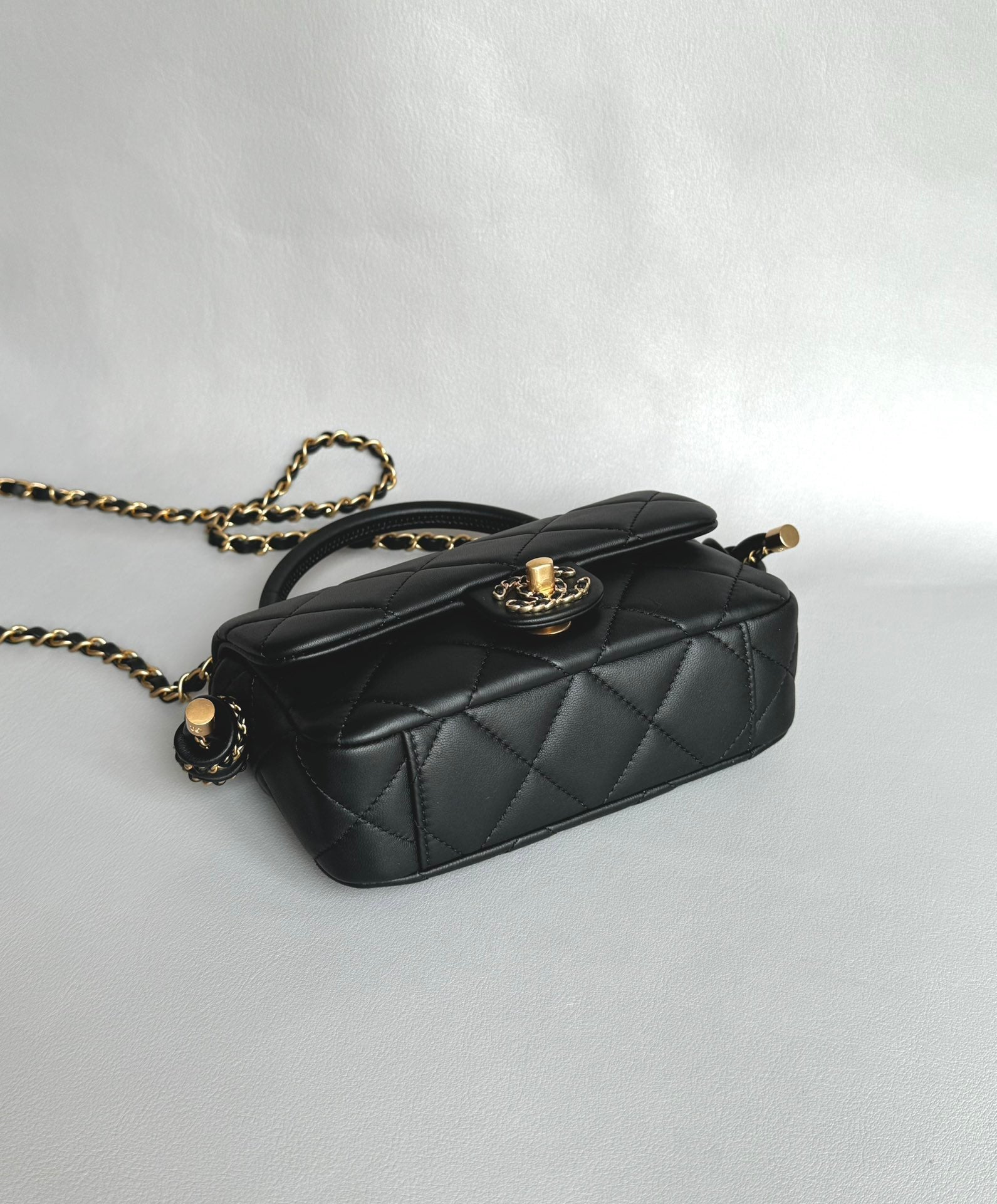 CHANEL-25C Tied handle bag golden/sliver