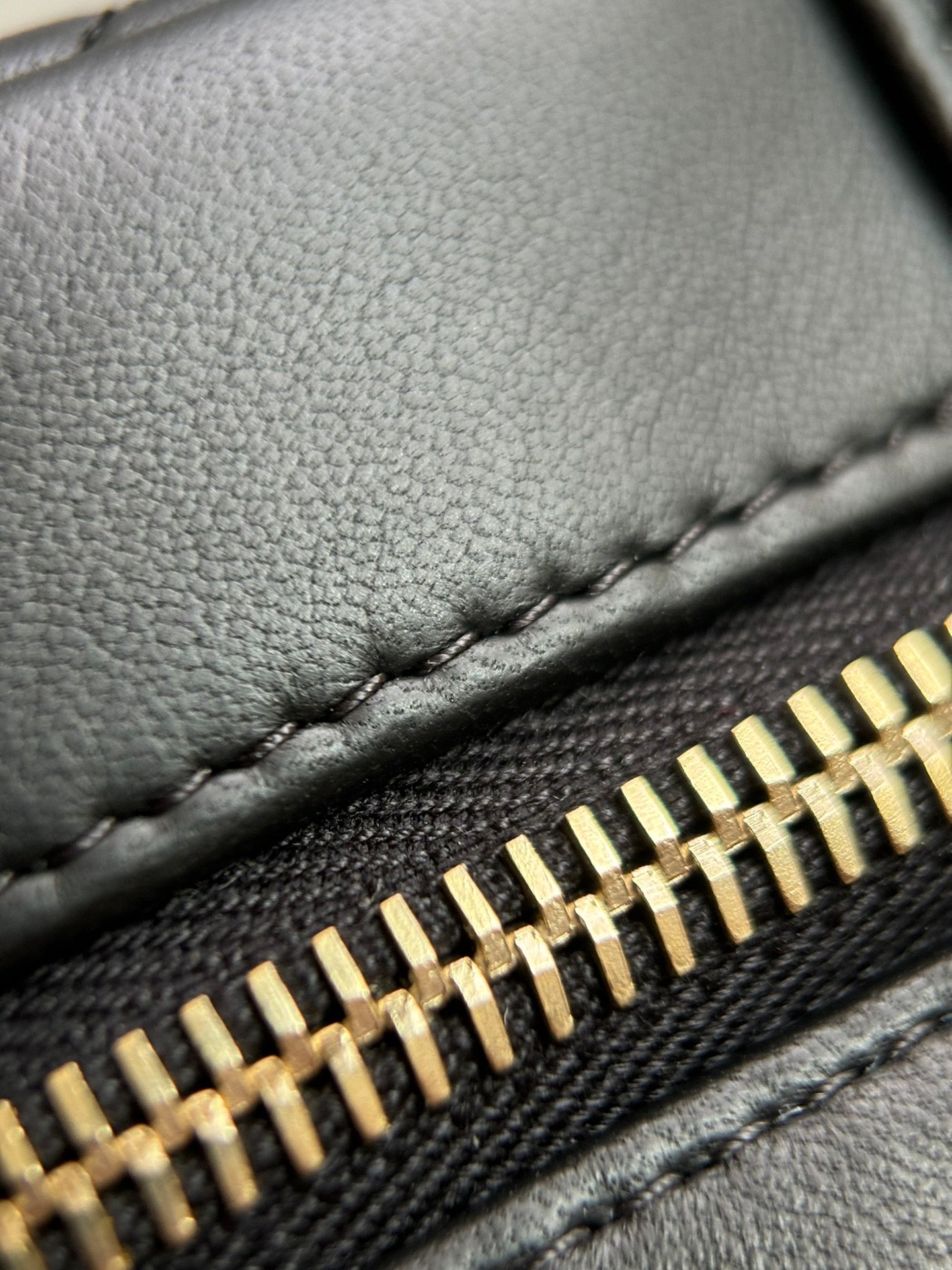 CHANEL-24C SHandheld Camera Bag golden/sliver