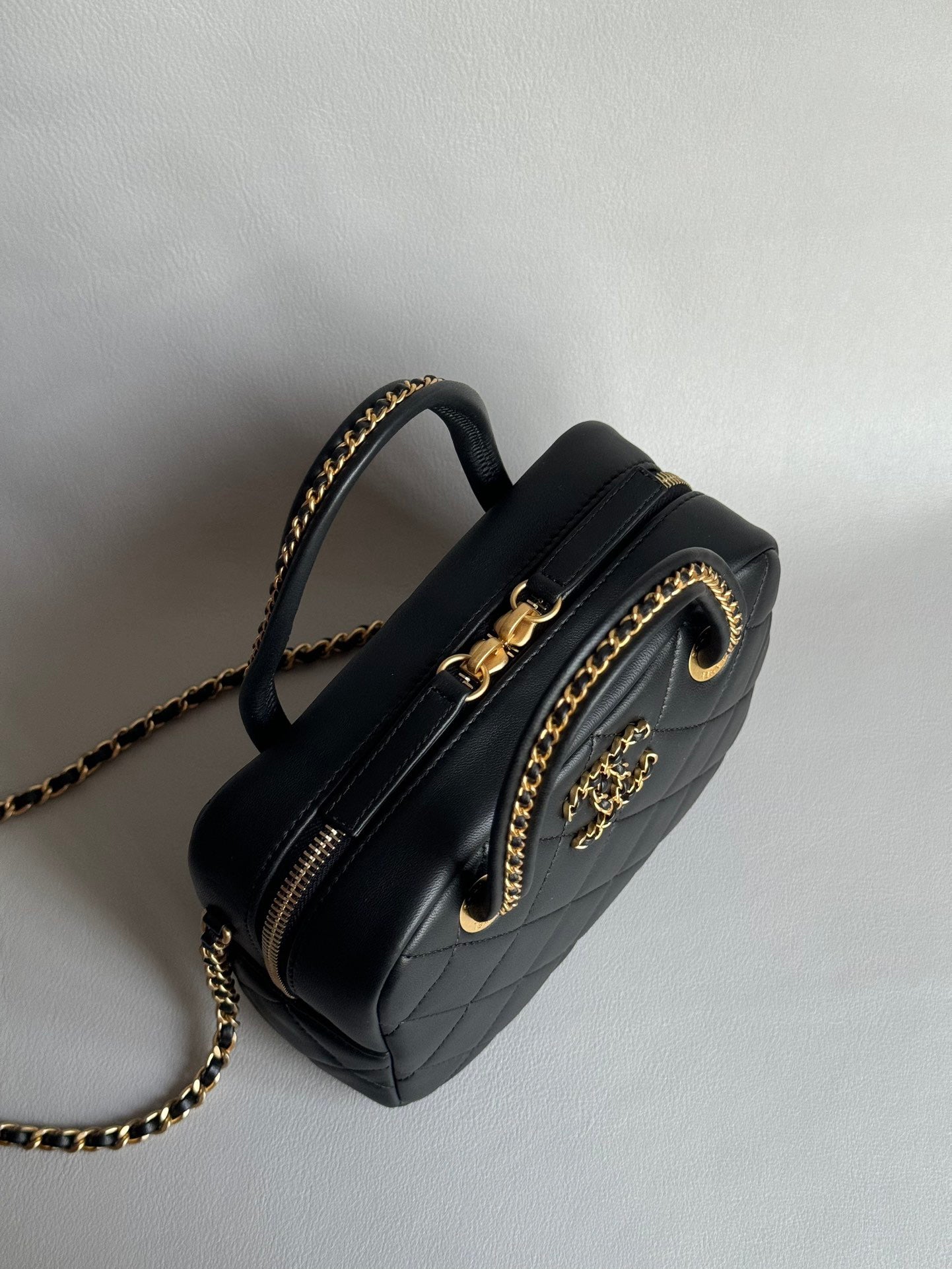 CHANEL-24C SHandheld Camera Bag golden/sliver