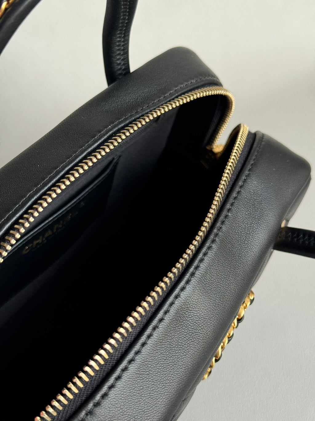 CHANEL-24C SHandheld Camera Bag golden/sliver