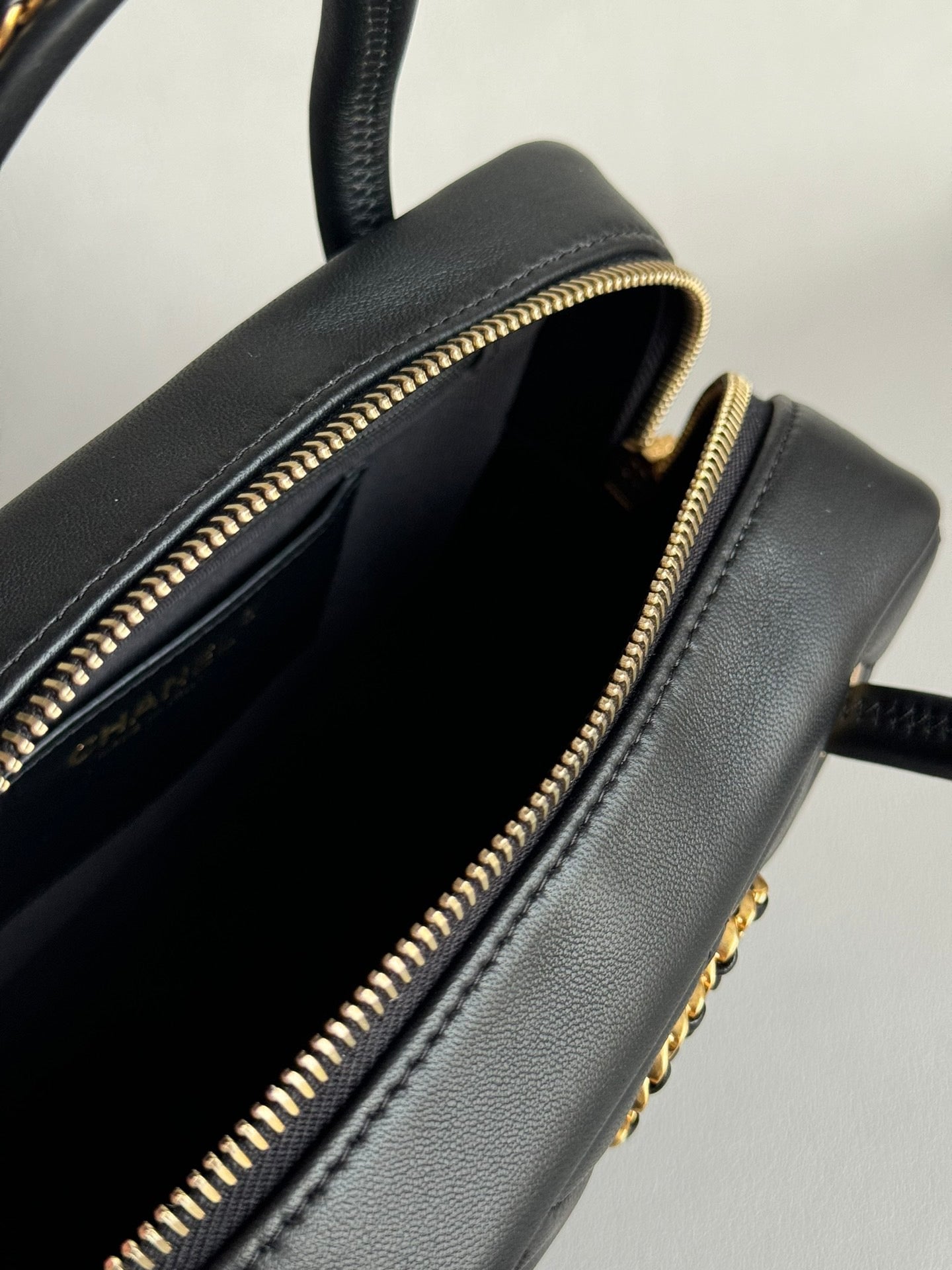 CHANEL-24C SHandheld Camera Bag golden/sliver