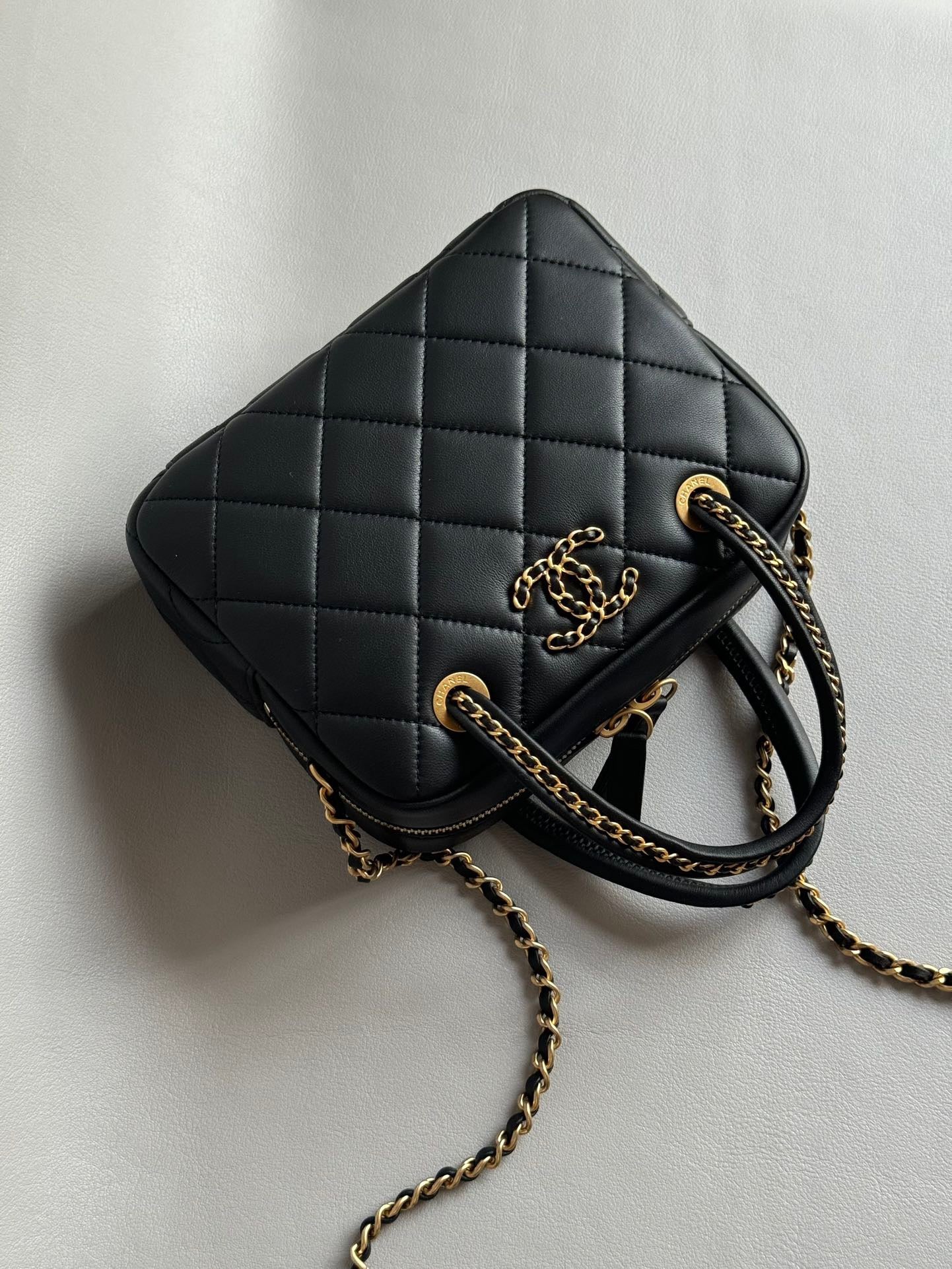 CHANEL-24C SHandheld Camera Bag golden/sliver