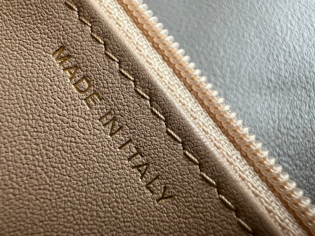 CHANEL-25A WOC bag golden/sliver