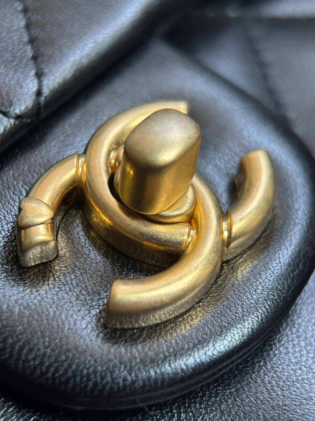 CHANEL-24C Sweet Heart Crush  lap Bag golden/sliver