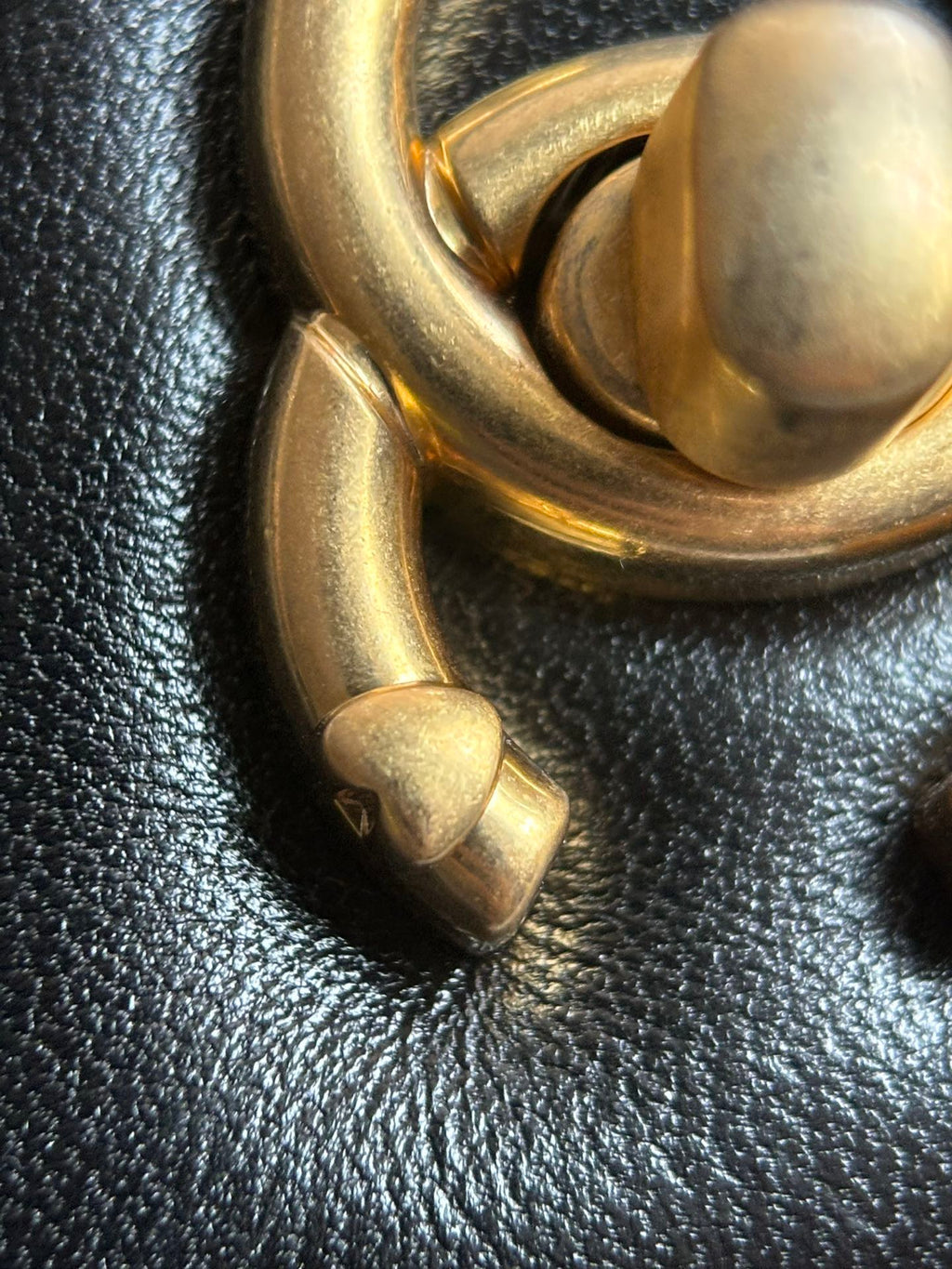 CHANEL-24C Sweet Heart Crush  lap Bag golden/sliver