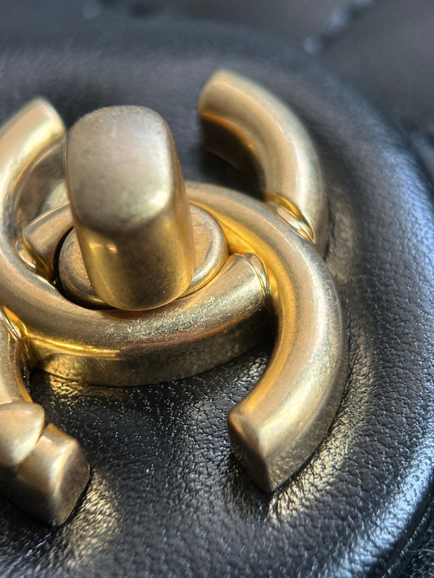 CHANEL-24C Sweet Heart Crush  lap Bag golden/sliver