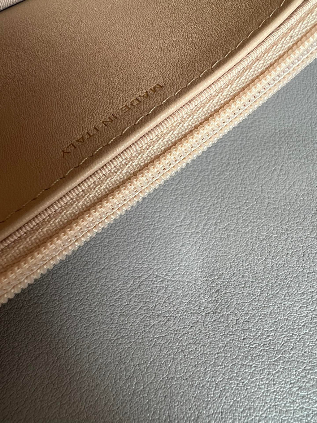 CHANEL-25A WOC bag golden/sliver