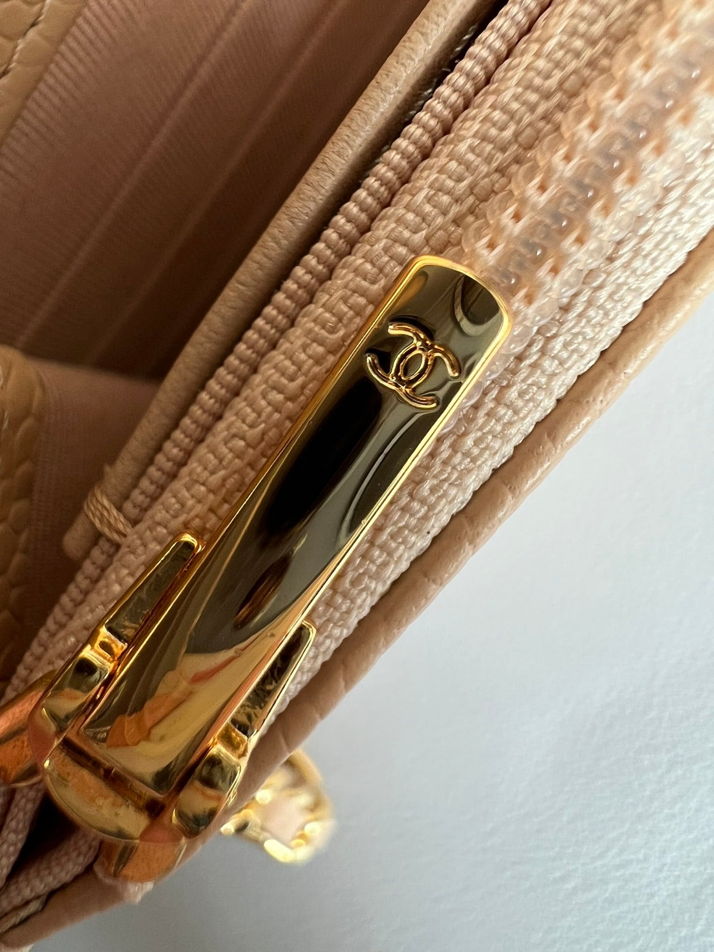 CHANEL-25A WOC bag golden/sliver